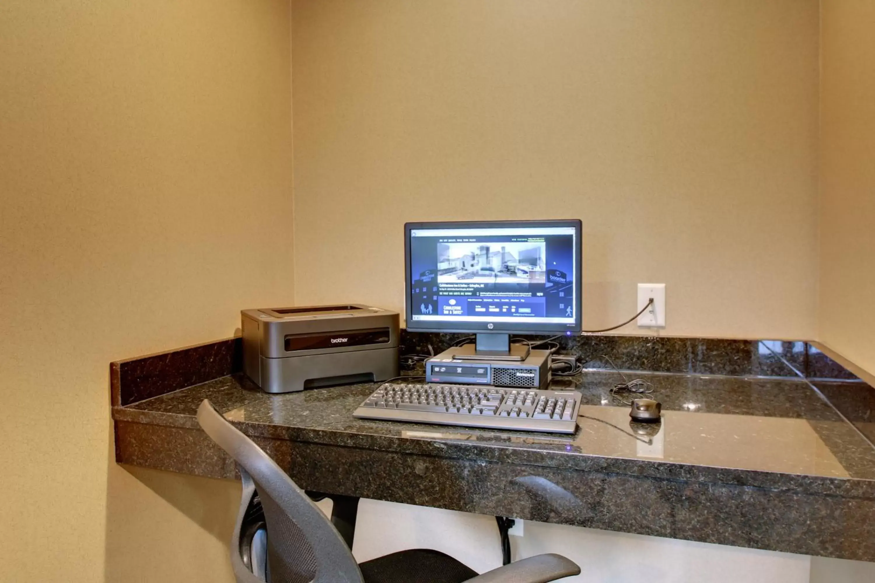 Business facilities, TV/Entertainment Center in Cobblestone Inn & Suites - Schuyler