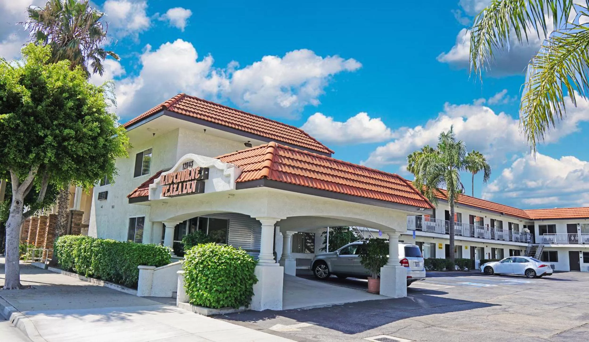 Facade/entrance in Hawthorne Plaza Inn Near LAX