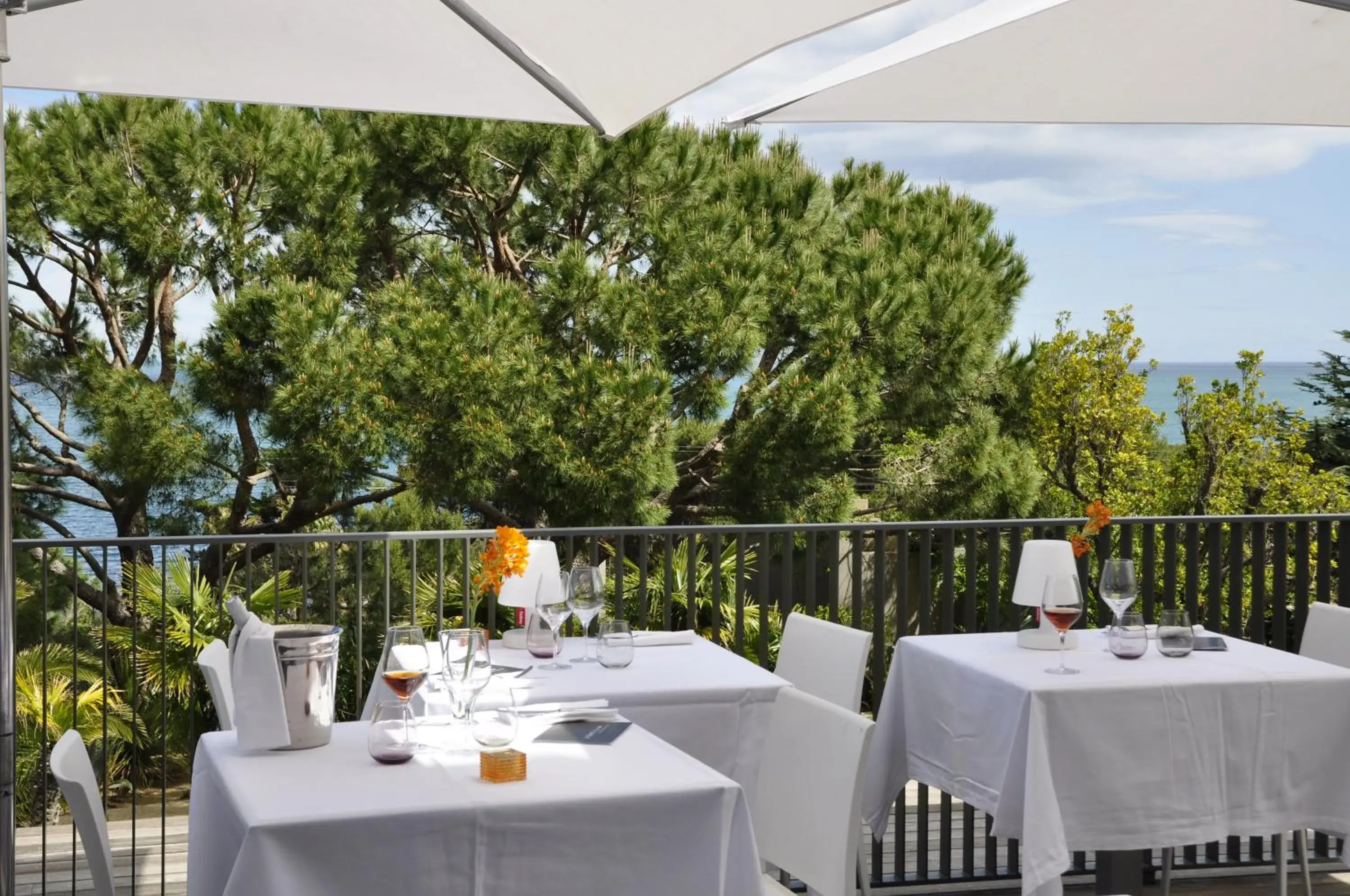 Property building, Restaurant/Places to Eat in Grand Hotel Du Golfe