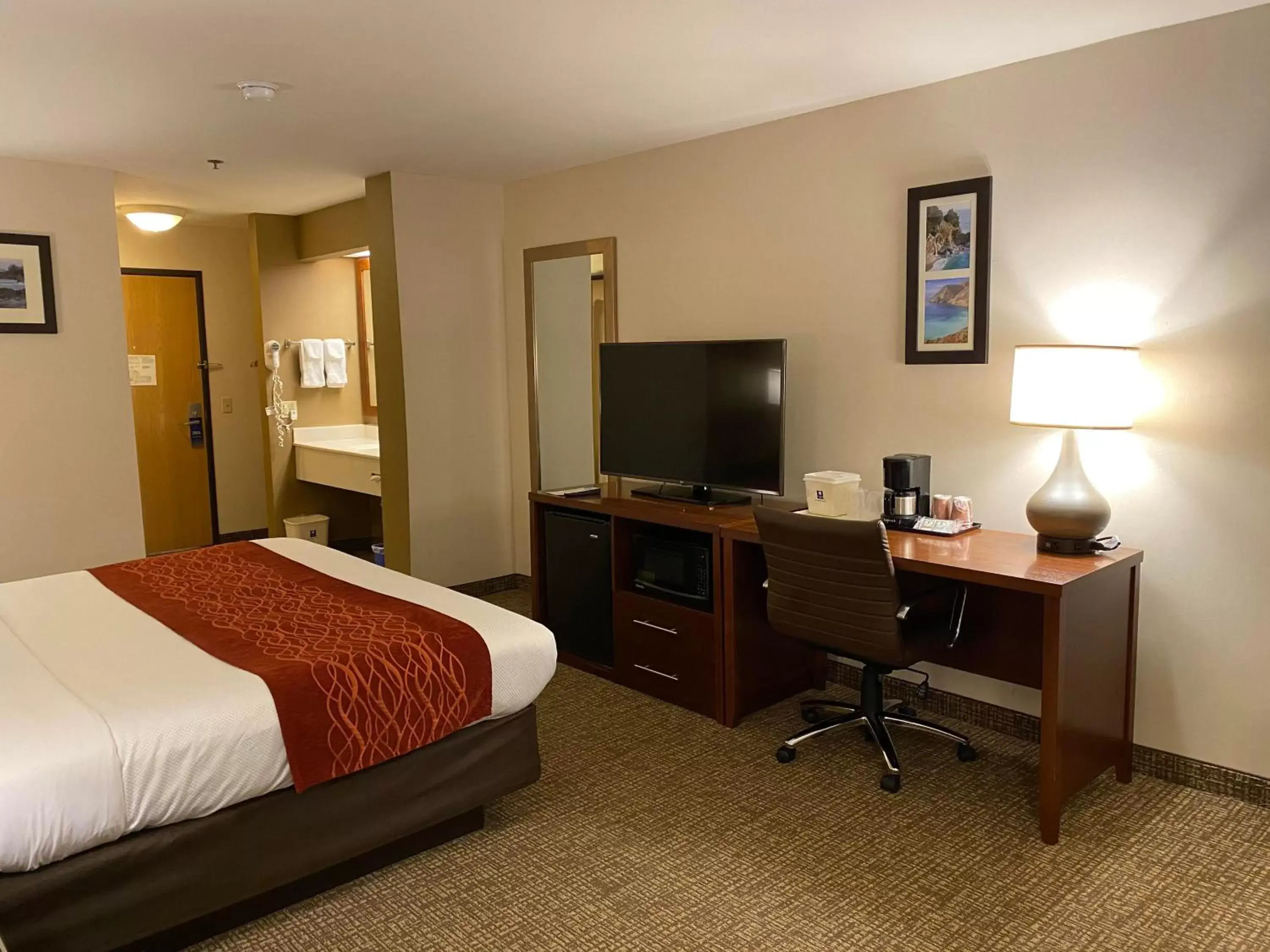 TV and multimedia, TV/Entertainment Center in Comfort Inn Marina on the Monterey Bay