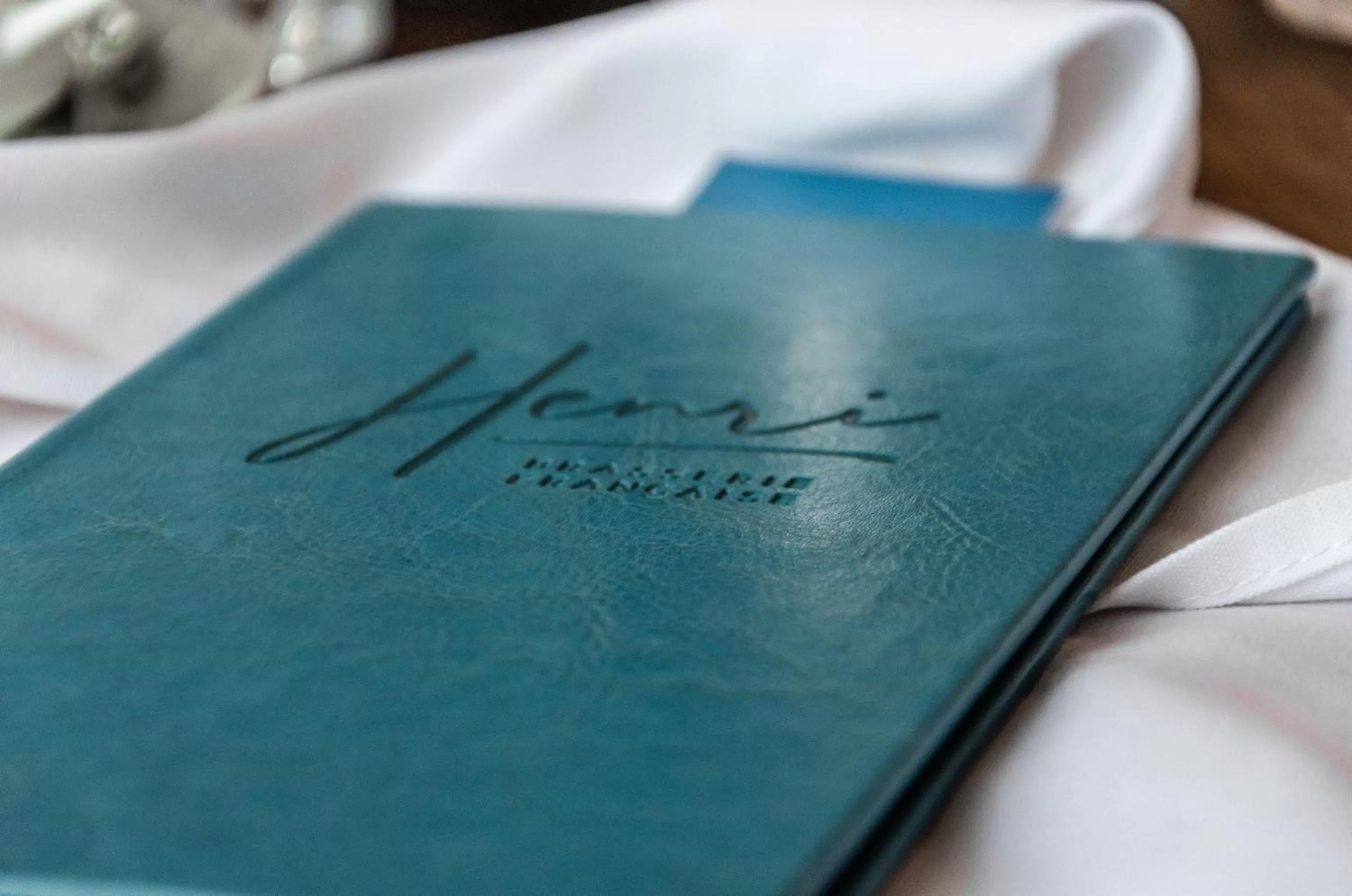 Restaurant/places to eat in Hôtel Birks Montréal