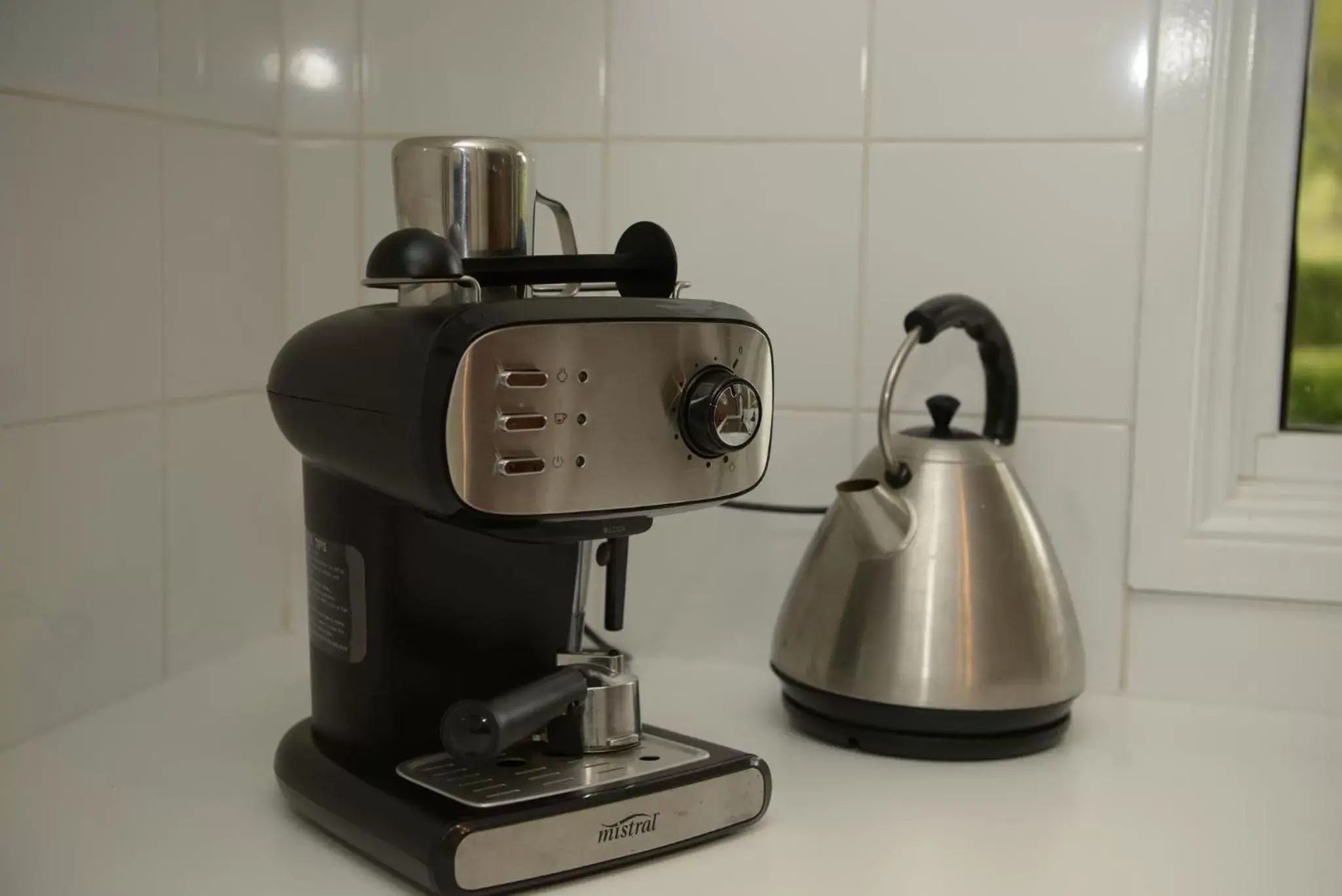 Coffee/Tea Facilities in Borrodell Vineyard