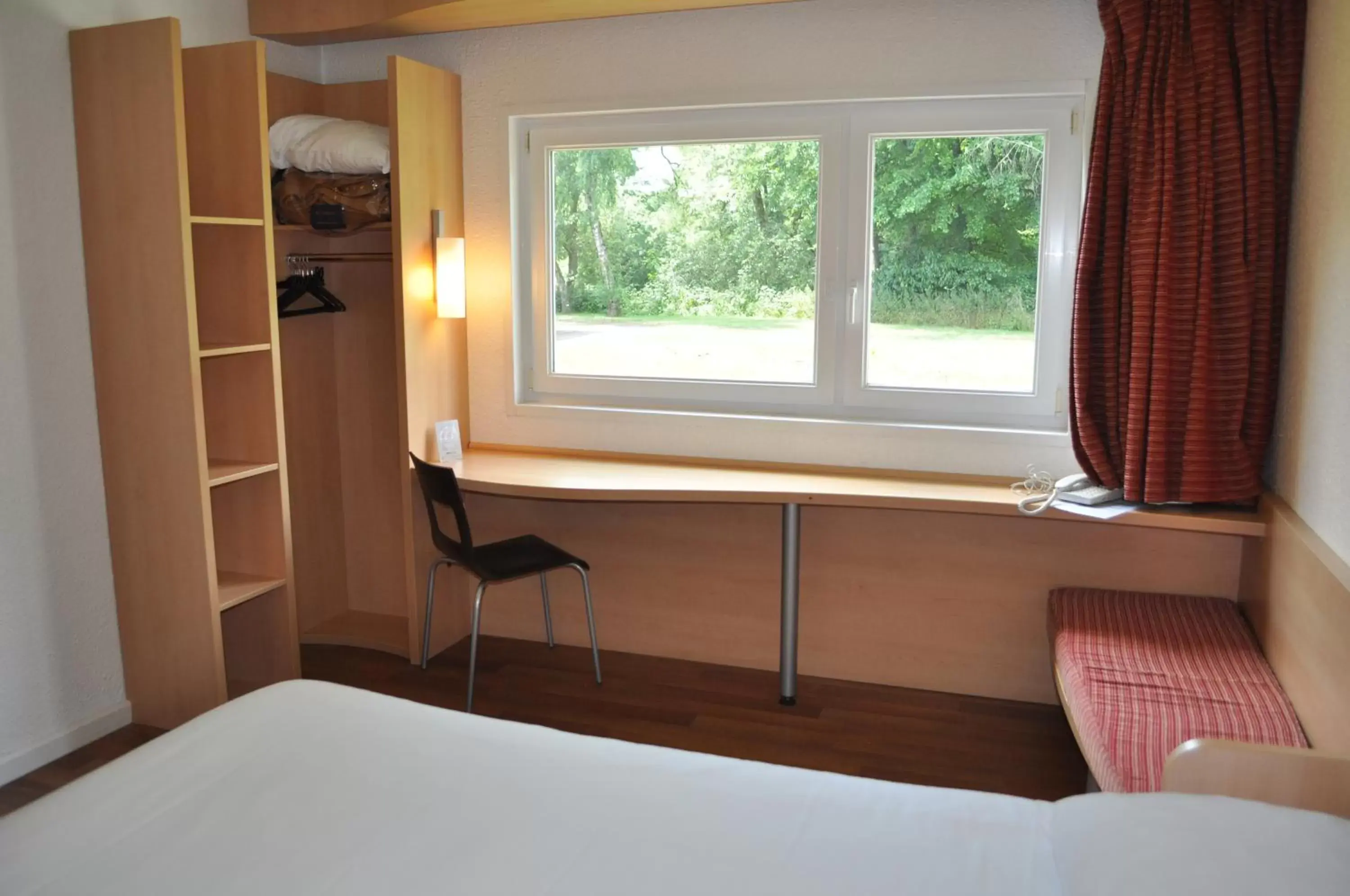 Bedroom, Bed in ibis Belfort Danjoutin