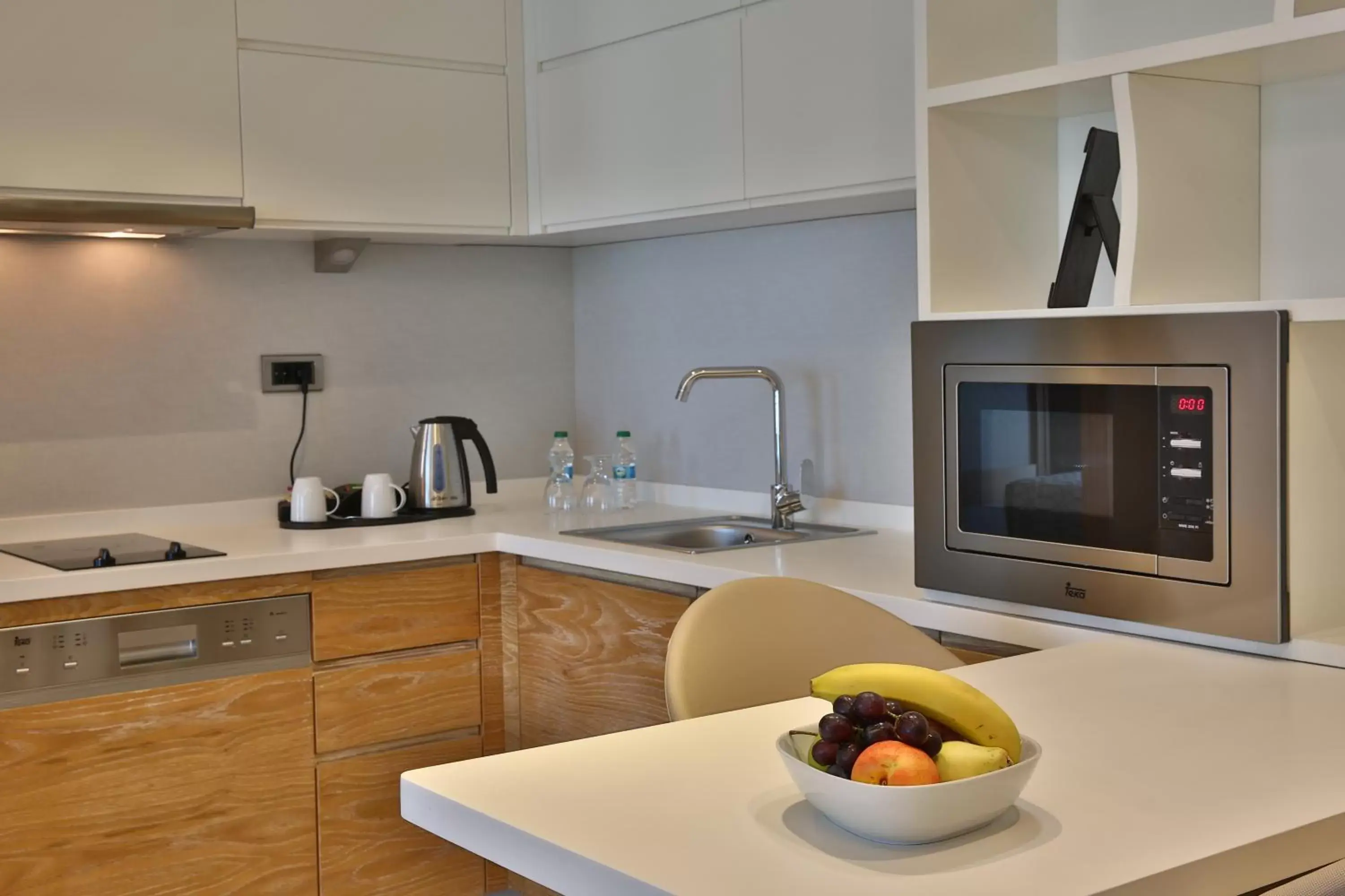 minibar, Kitchen/Kitchenette in Bof Hotels Ceo Suites Atasehir