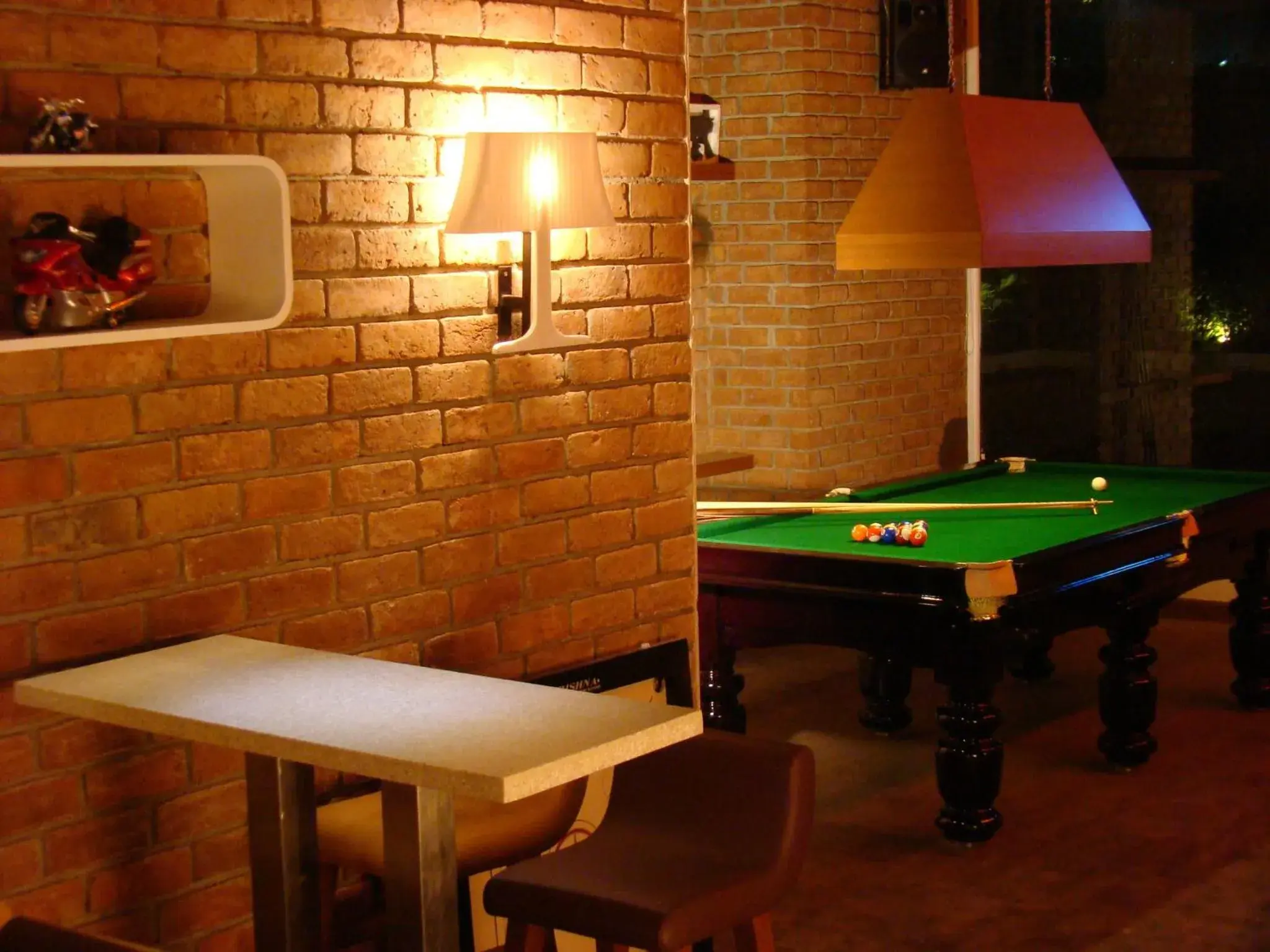 Lounge or bar, Billiards in Lemon Tree Hotel Chennai