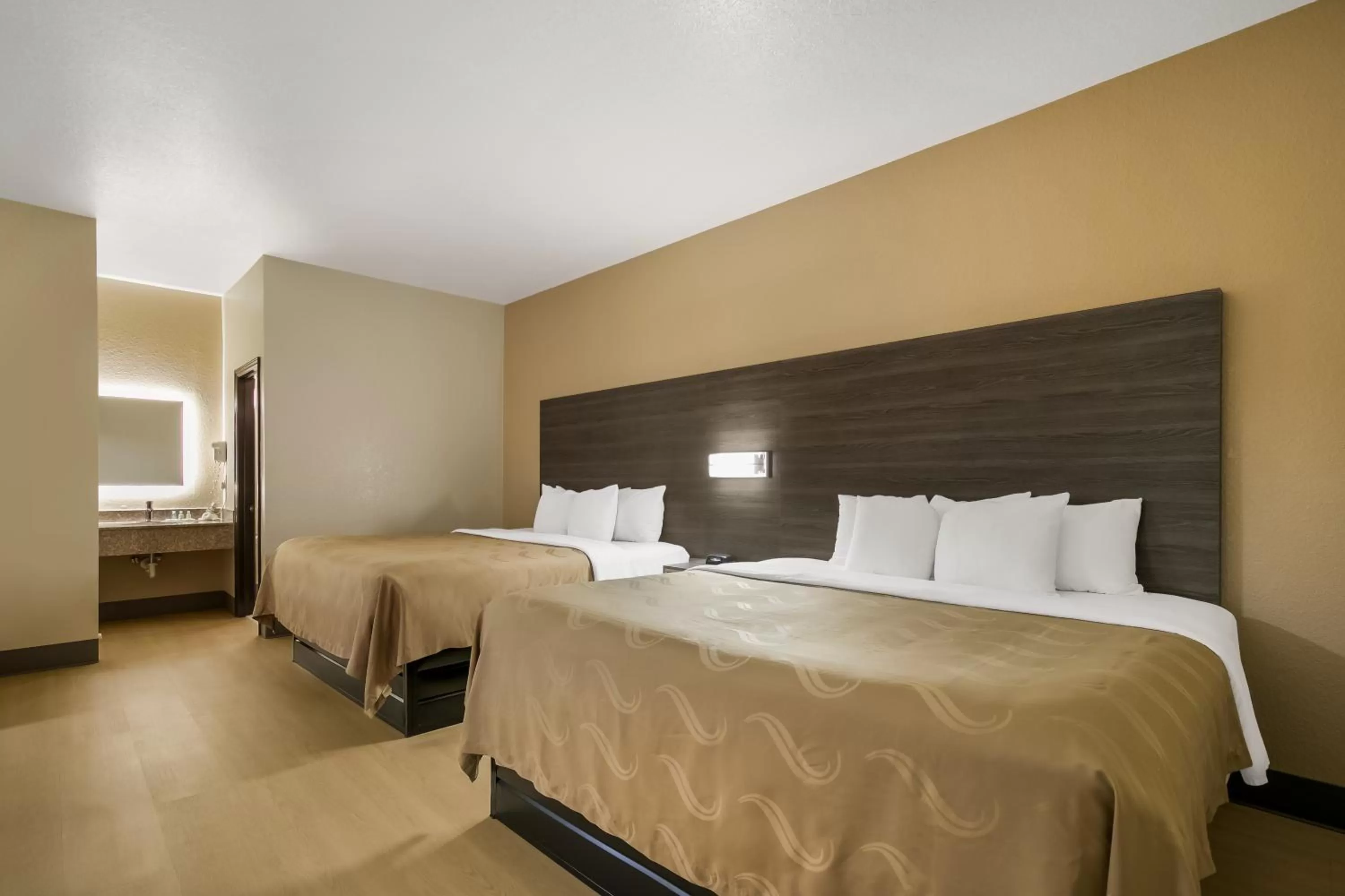 Bedroom, Bed in Quality Inn Commerce at I-85