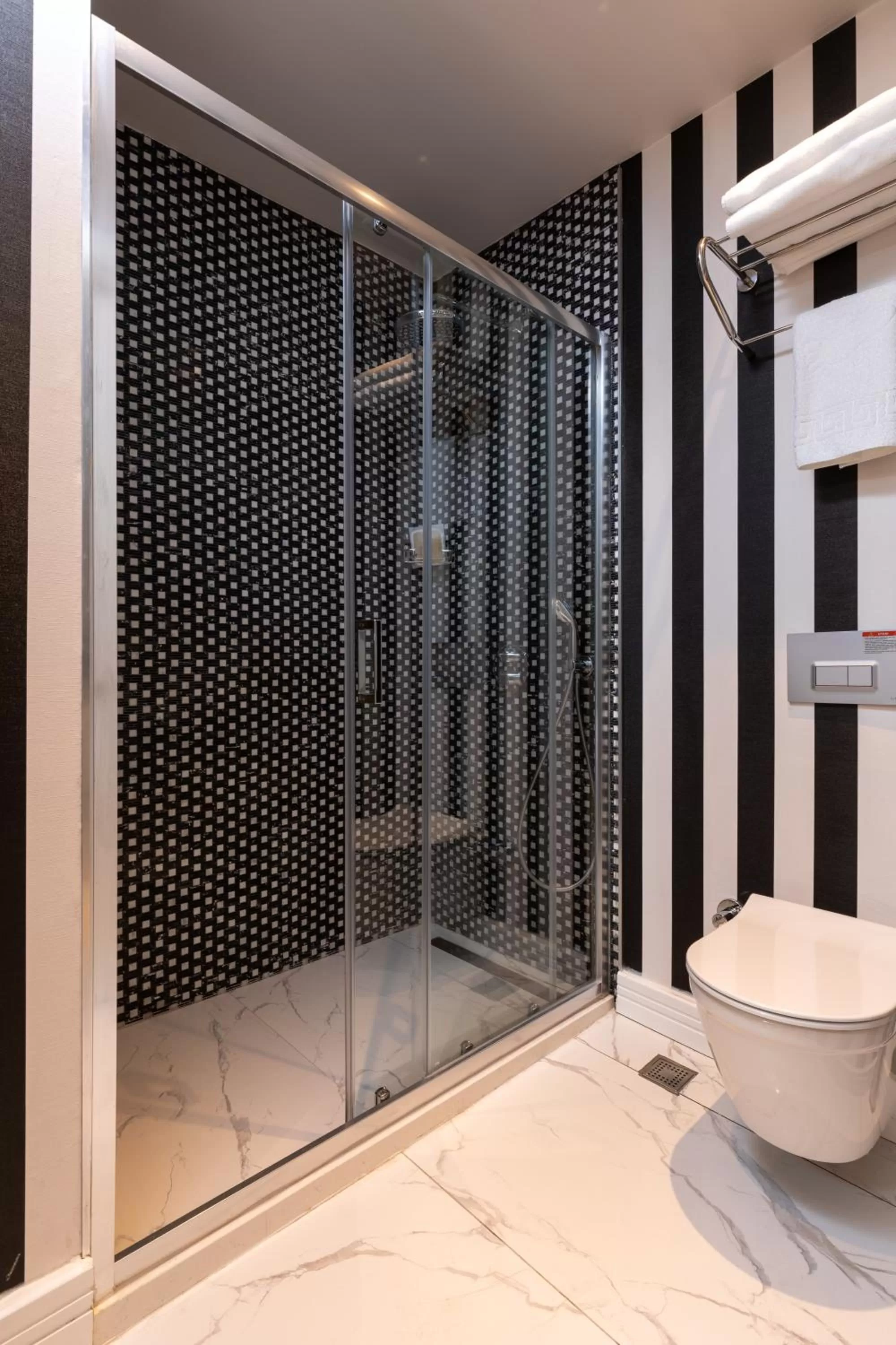 Shower in Motif Hotel Çeşme