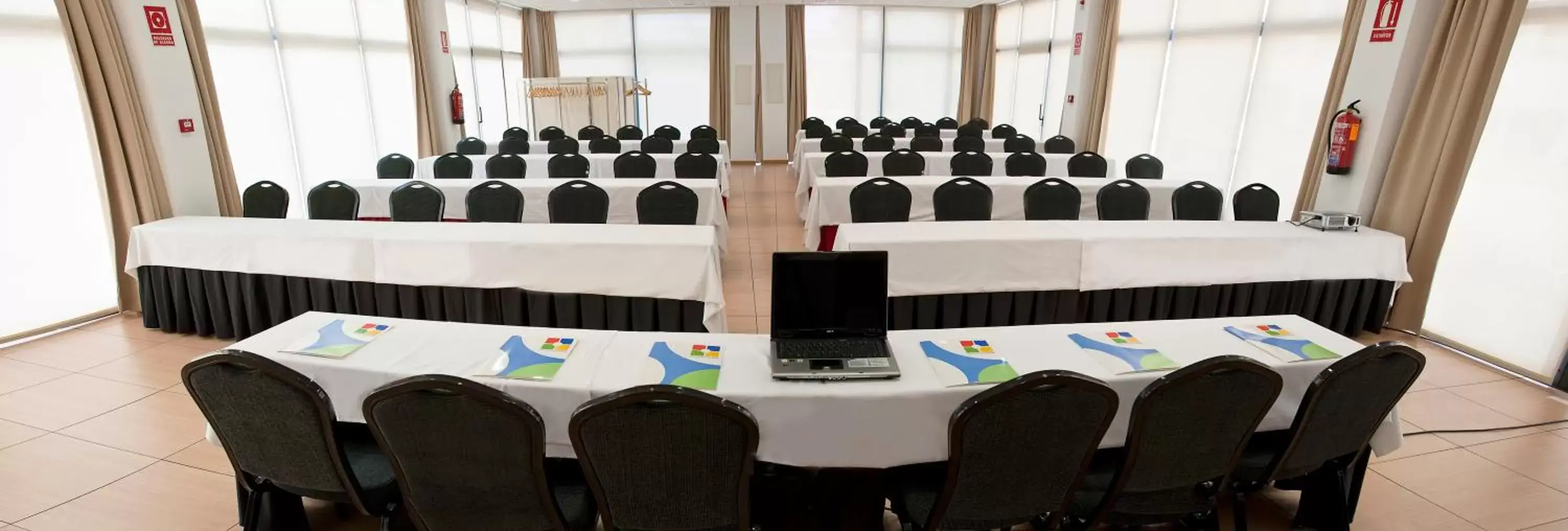 Business facilities, Business Area/Conference Room in Compostela Suites