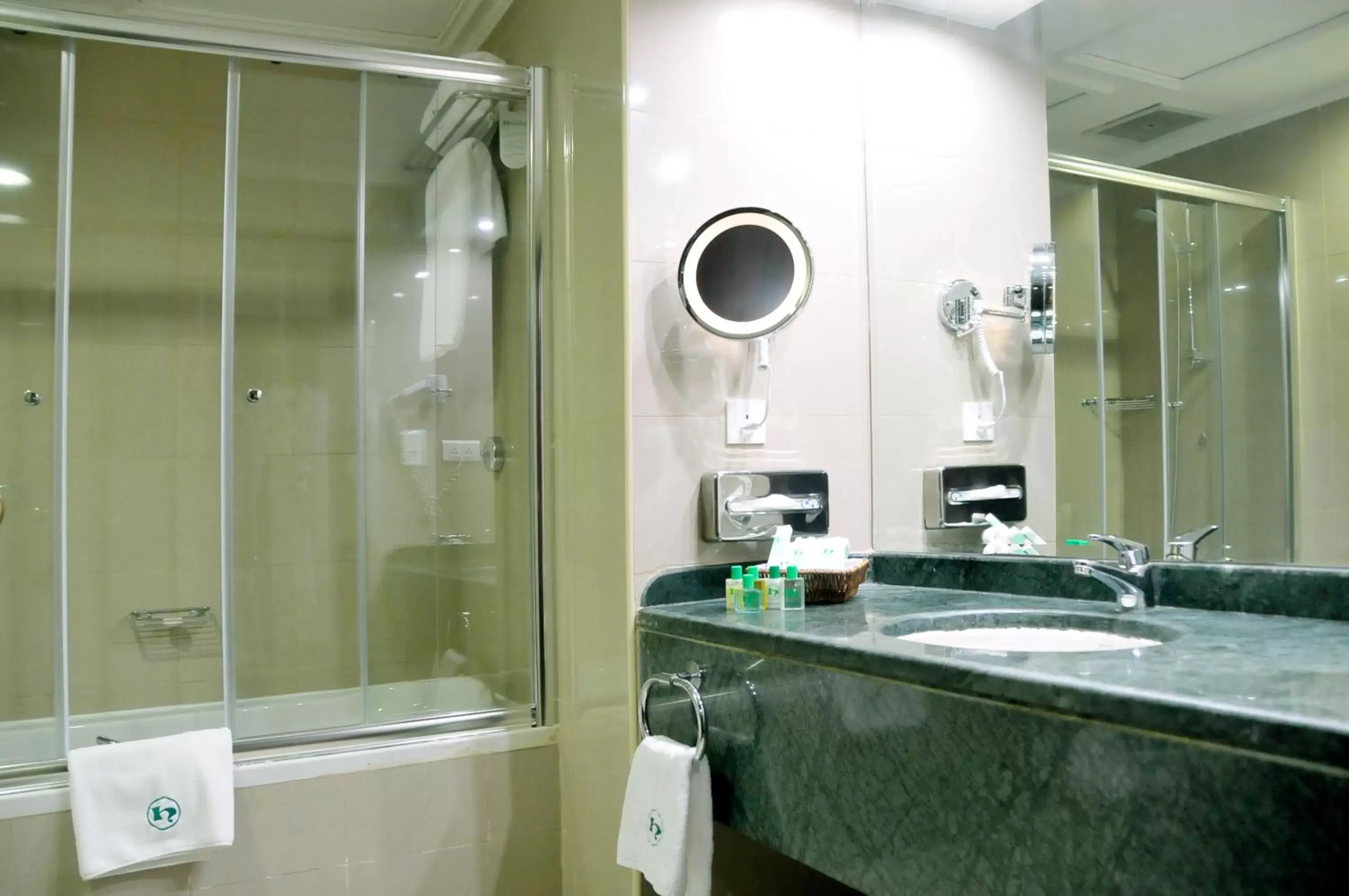 Bathroom in Habitat Hotel All Suites - Jeddah