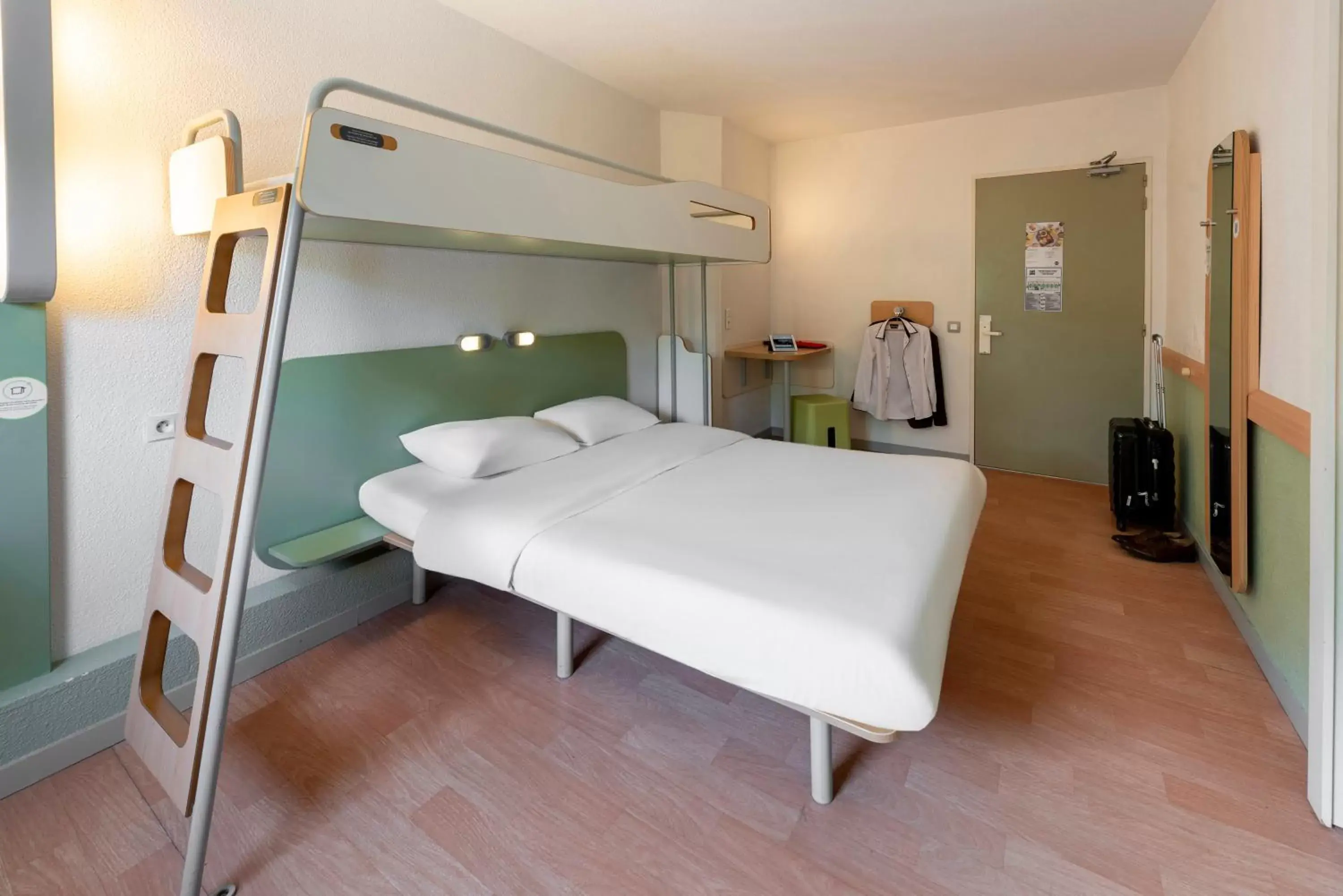 Bedroom, Bed in B&B HOTEL Toulouse Cité de l'Espace Hurel