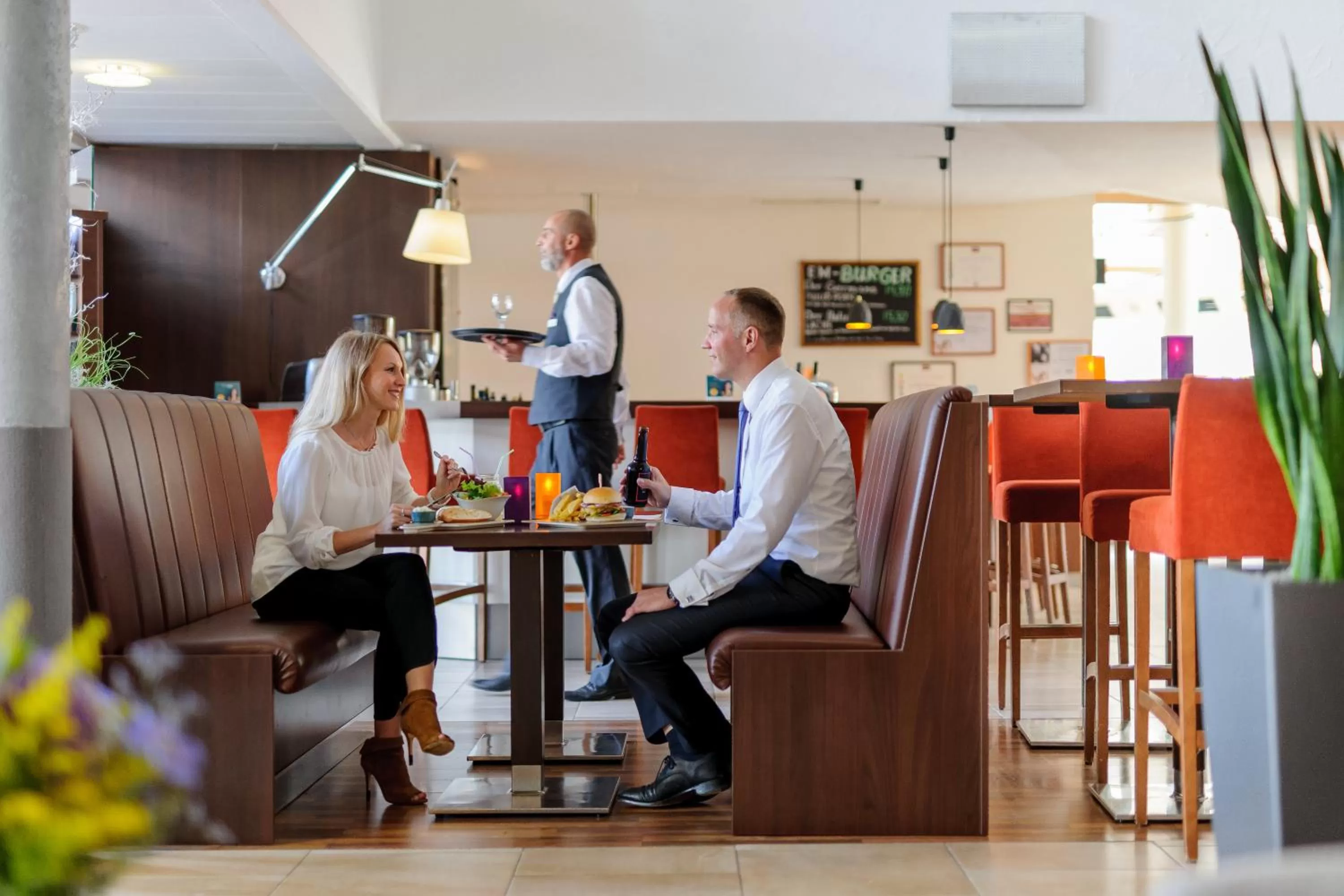 Lounge or bar in Mercure Hotel Düsseldorf Ratingen