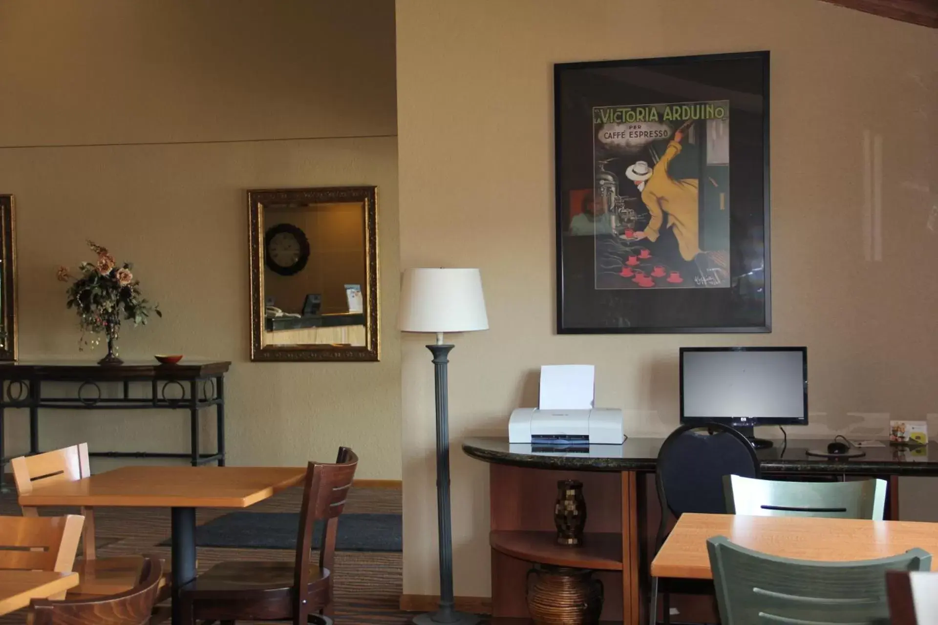 Lounge or bar in AmericInn by Wyndham West Bend Lounge or bar in AmericInn by Wyndham West Bend