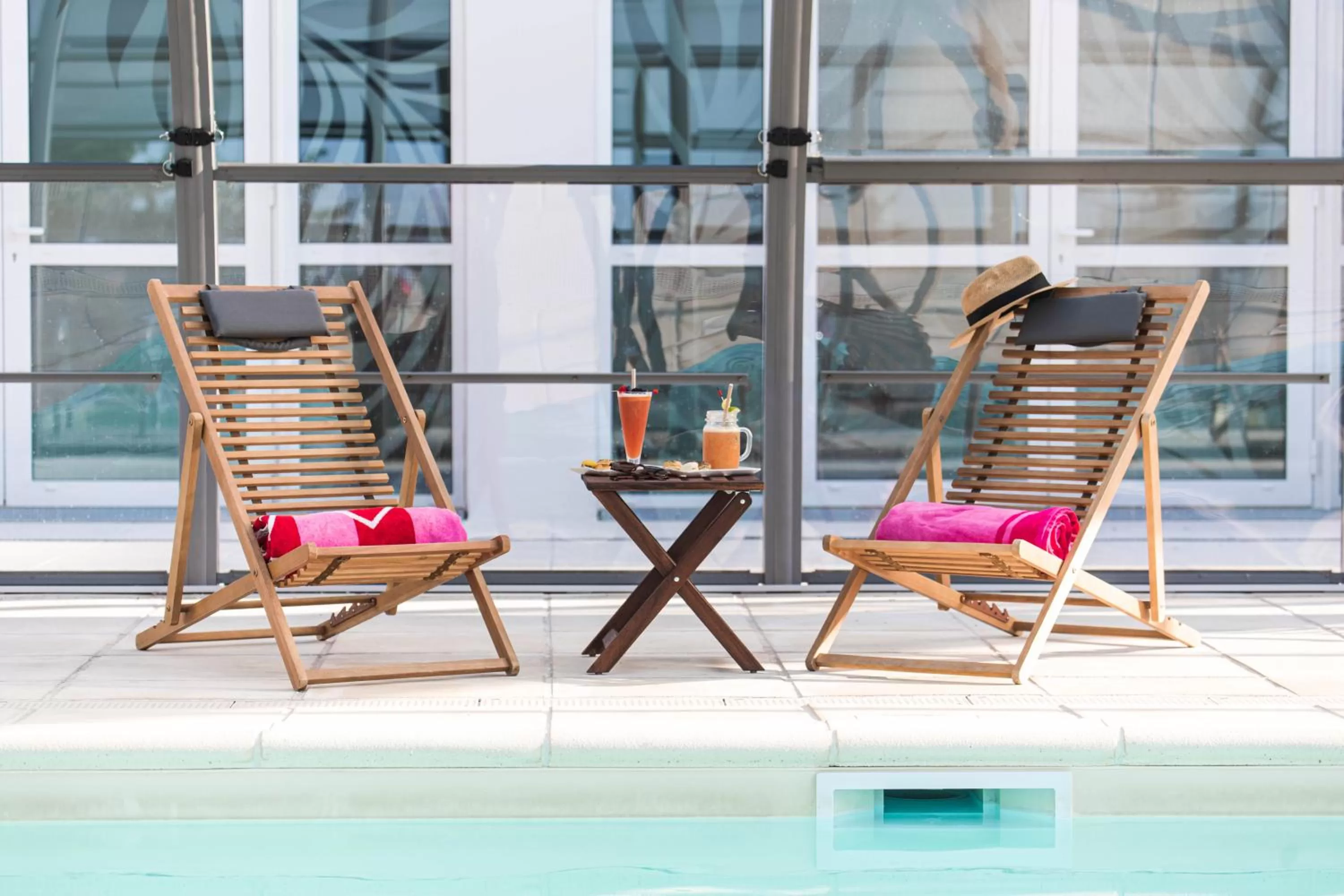 Swimming pool in Westotel Tours Val de Loire
