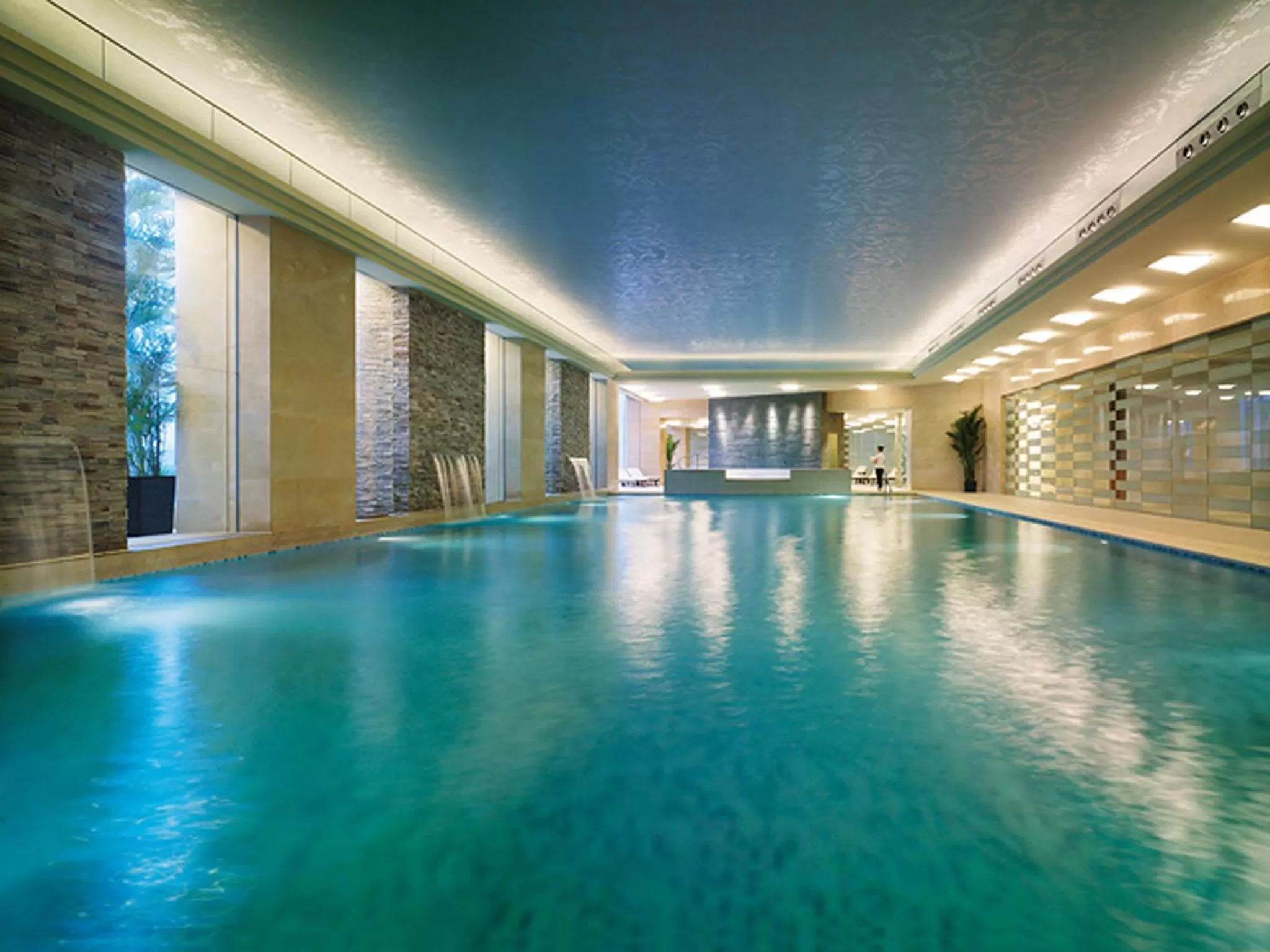 Swimming pool in Shangri-La Qingdao - May Fourth Square