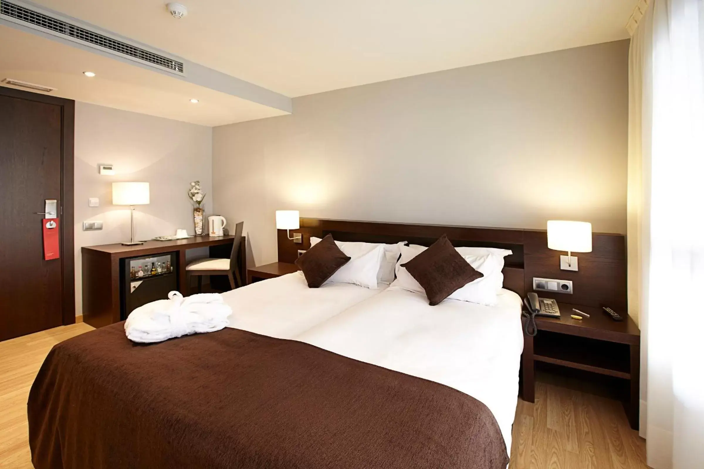 Bed in Hotel Concordia Barcelona