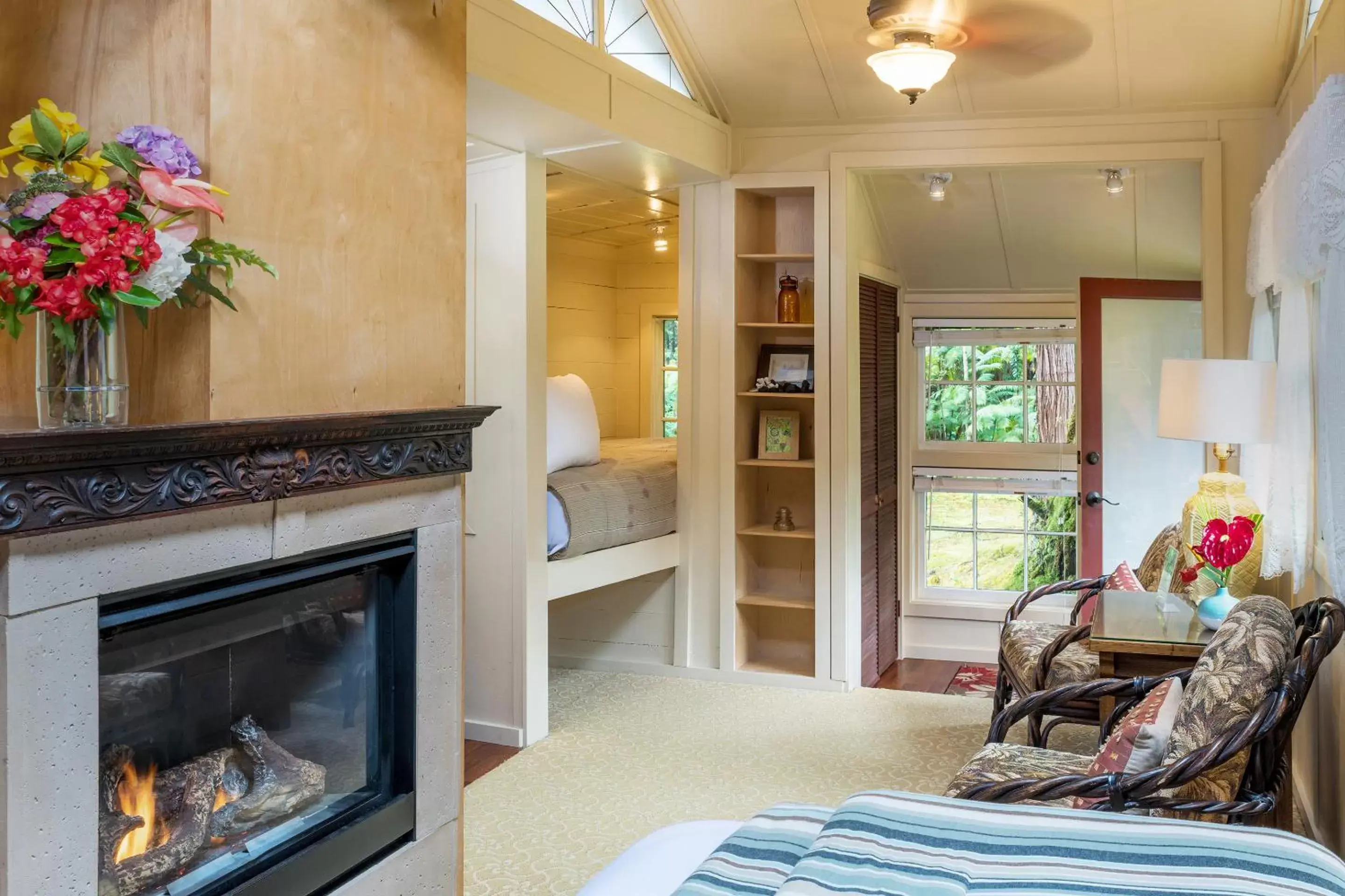 Living room, Seating Area in Volcano Village Estates