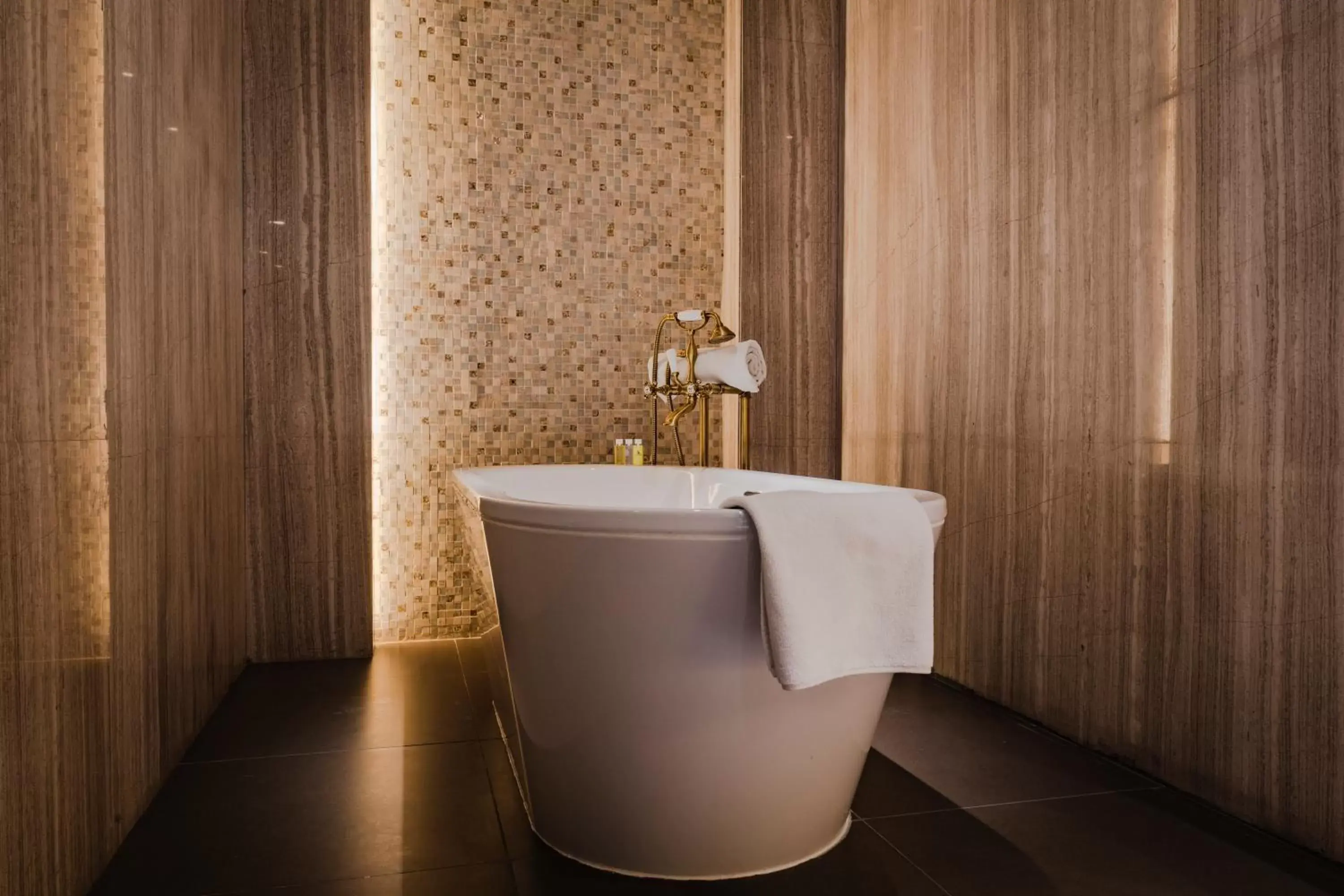 Bath, Bathroom in Al Habtoor Polo Resort