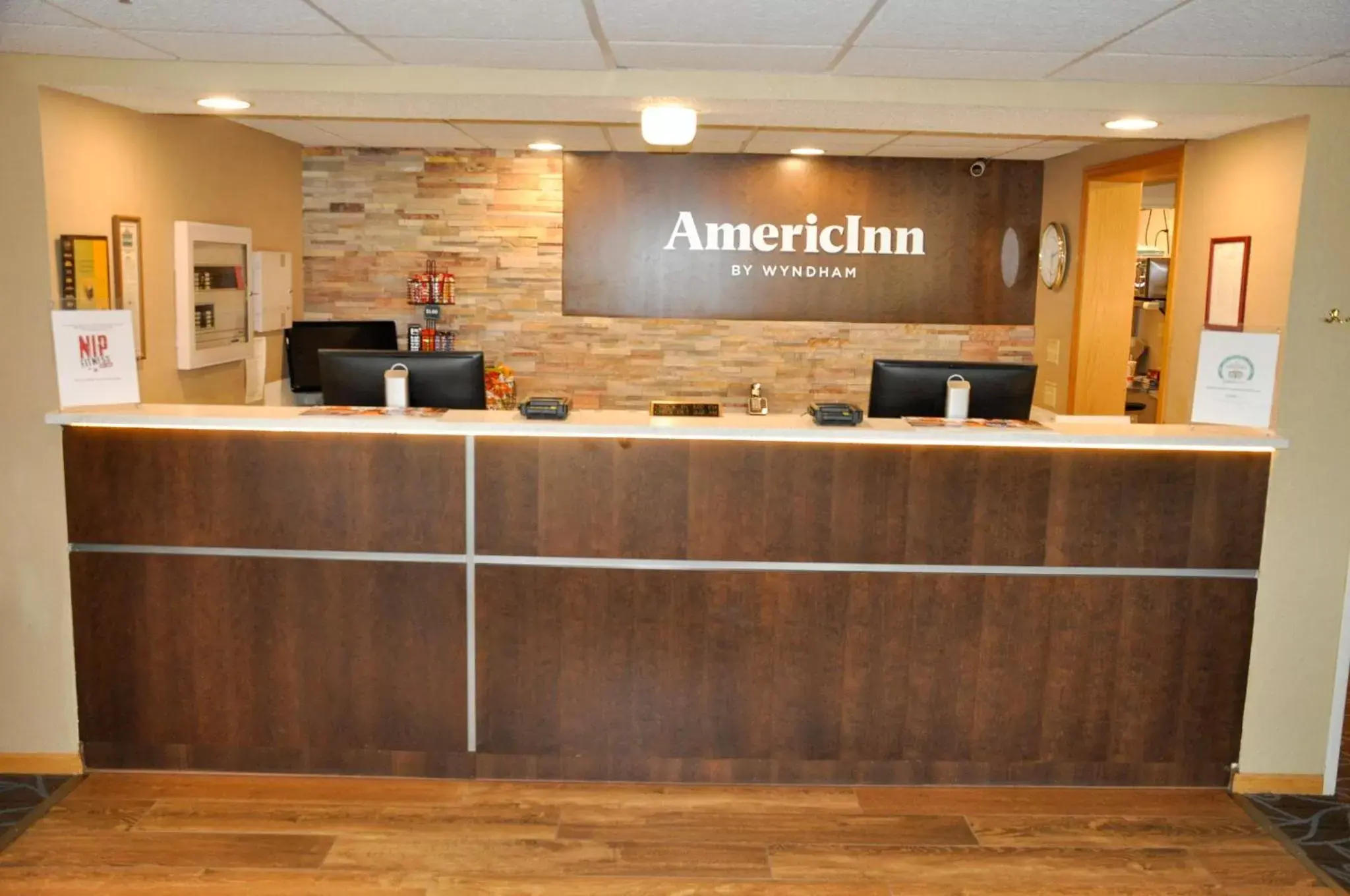 Lobby or reception, Lobby/Reception in AmericInn by Wyndham Clear Lake