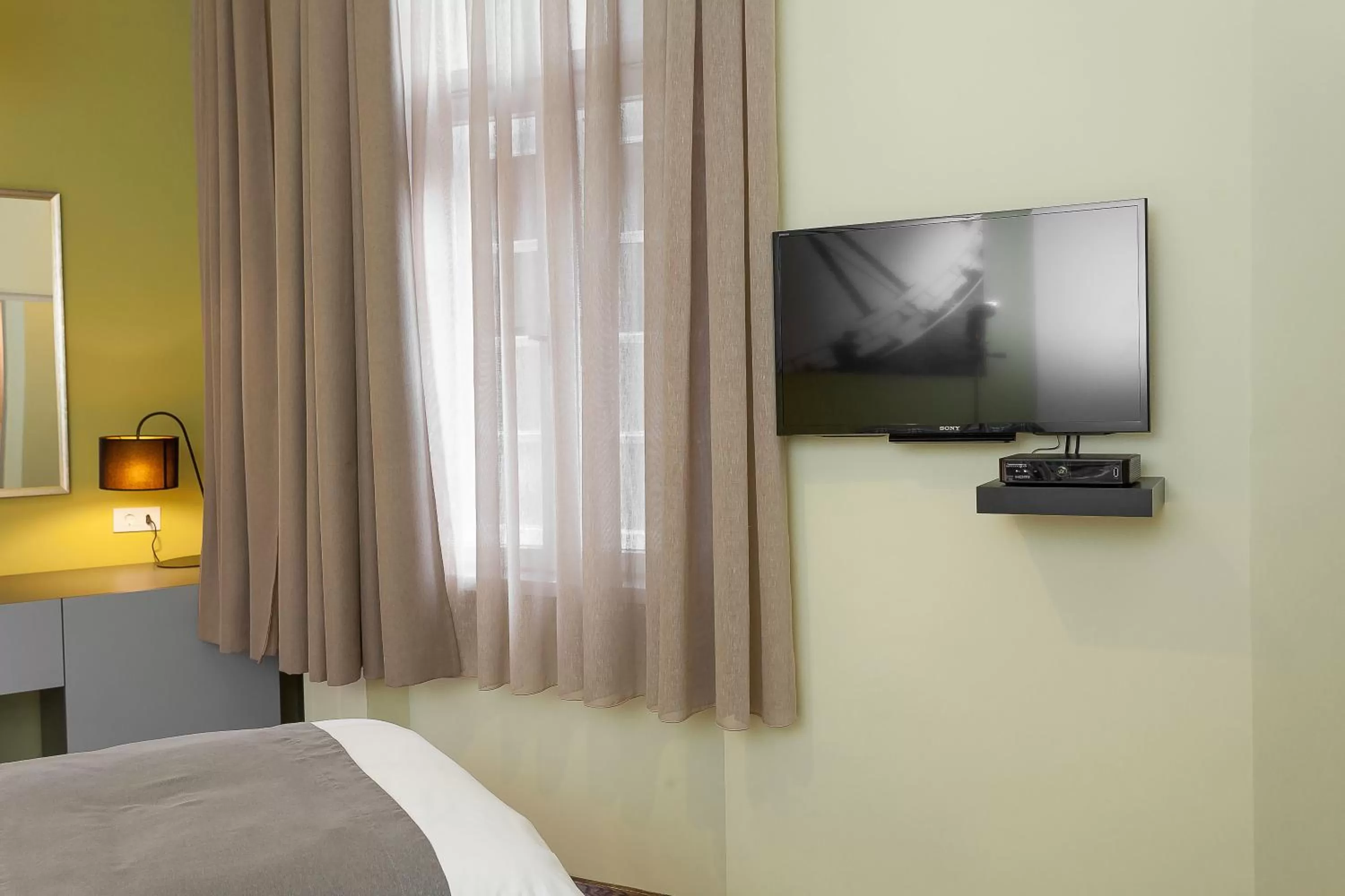 TV and multimedia, Bed in Hotel London B&B