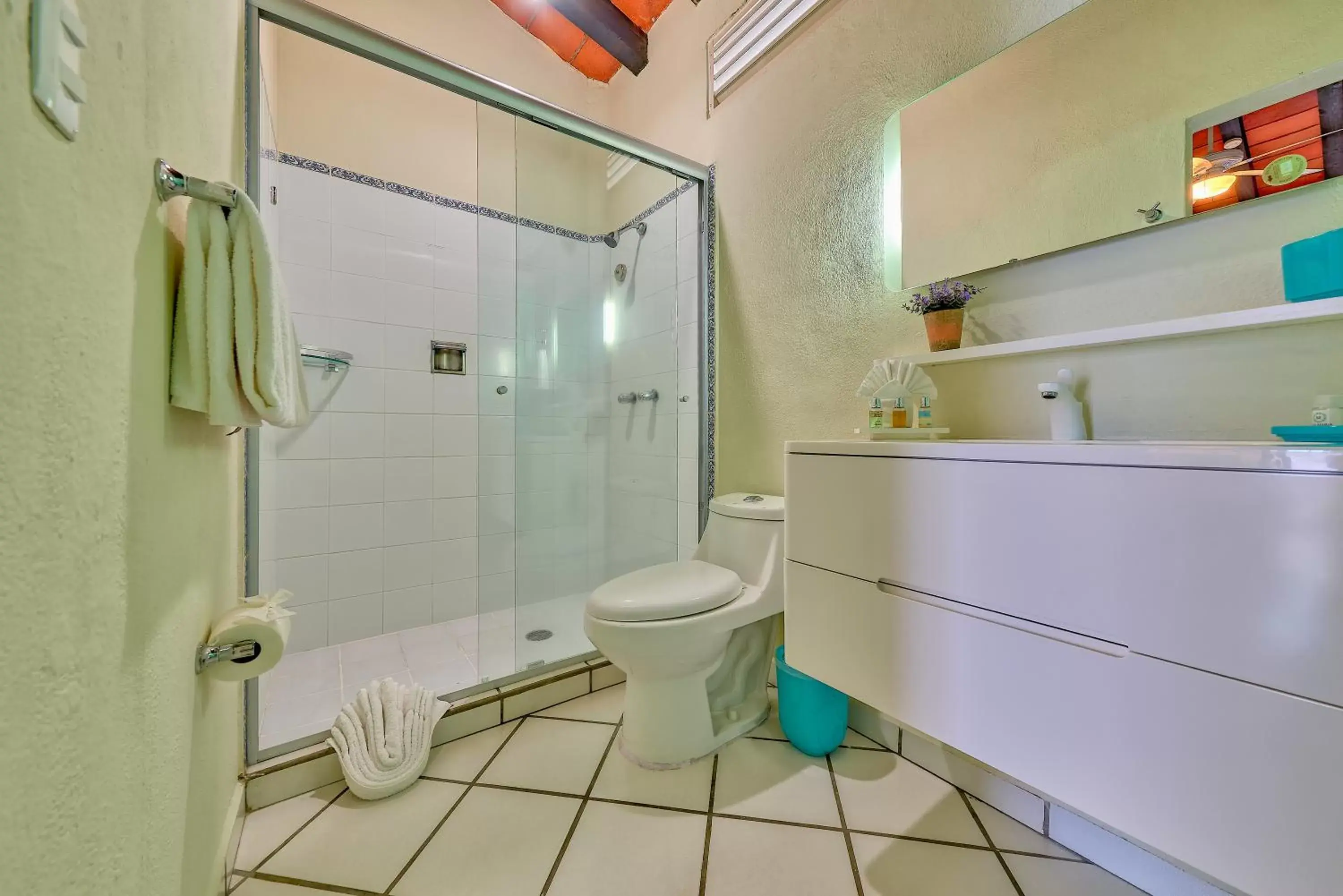 Shower, Bathroom in Casa Maria Hotel Boutique & Gallery Adults Only