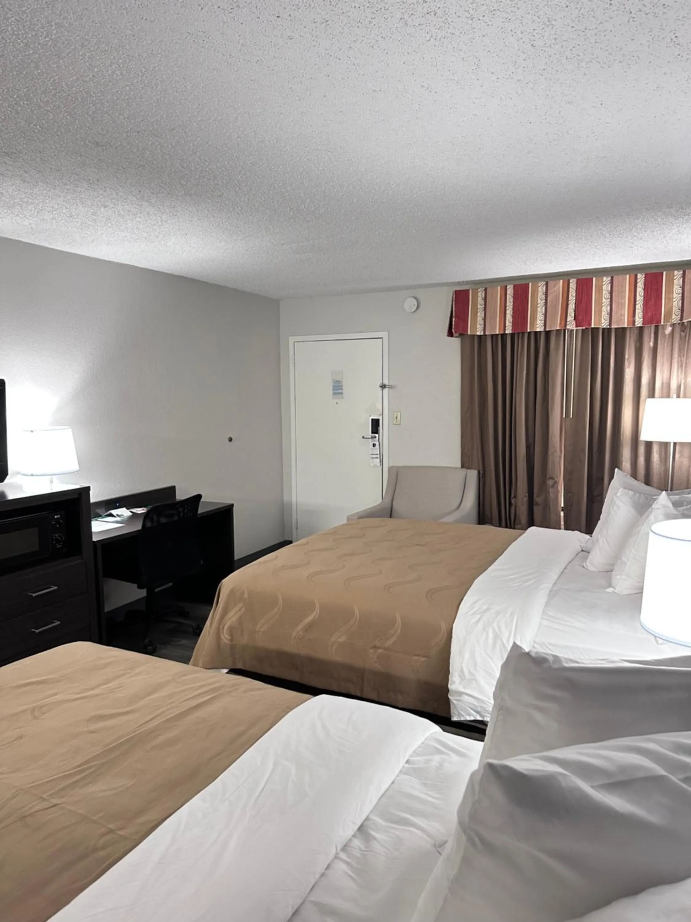 Bedroom in Quality Inn