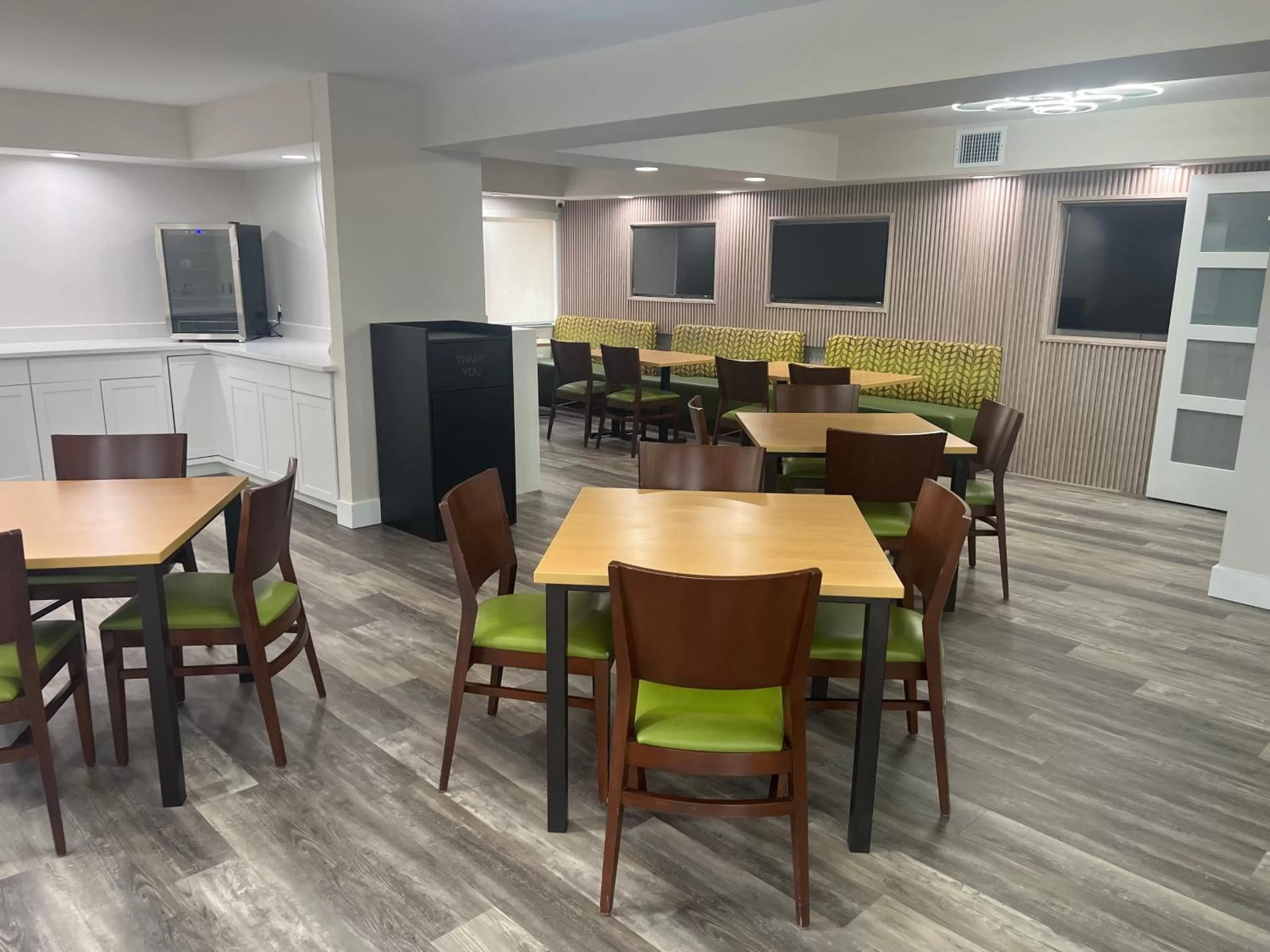 Restaurant/places to eat in Quality Inn & Suites Orlando East - UCF Area