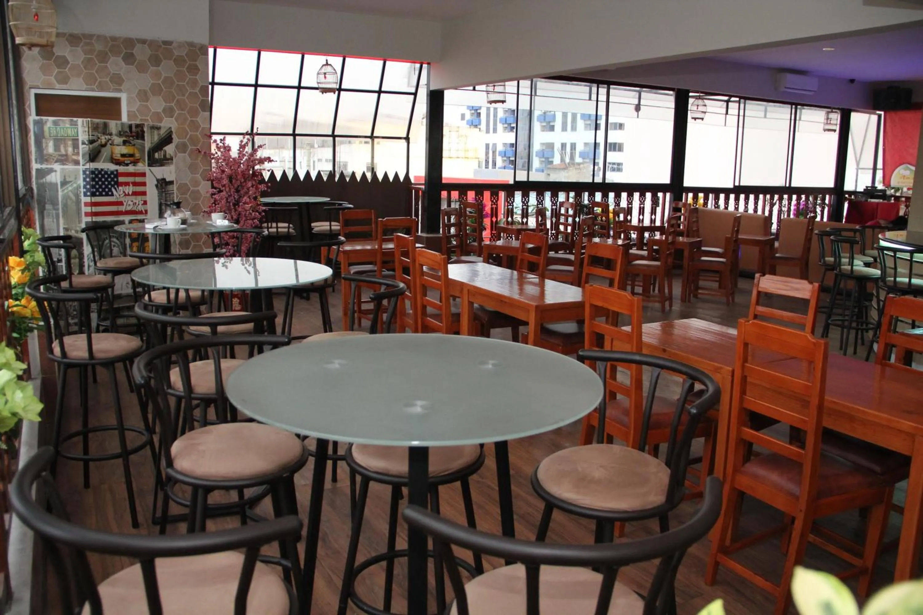 Restaurant/places to eat in Antoni Hotel