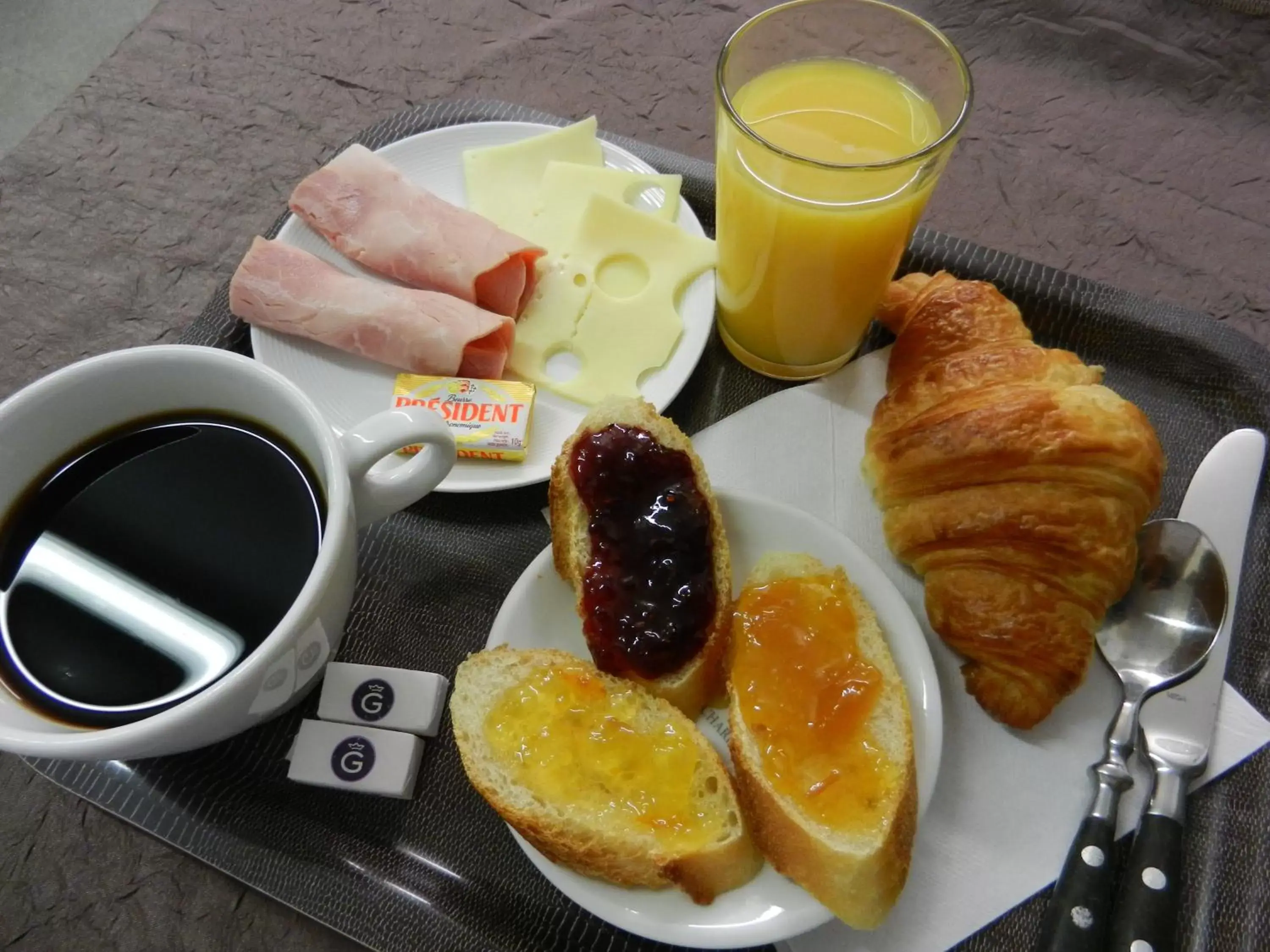 Breakfast in L'HÔTEL de CHARTRES