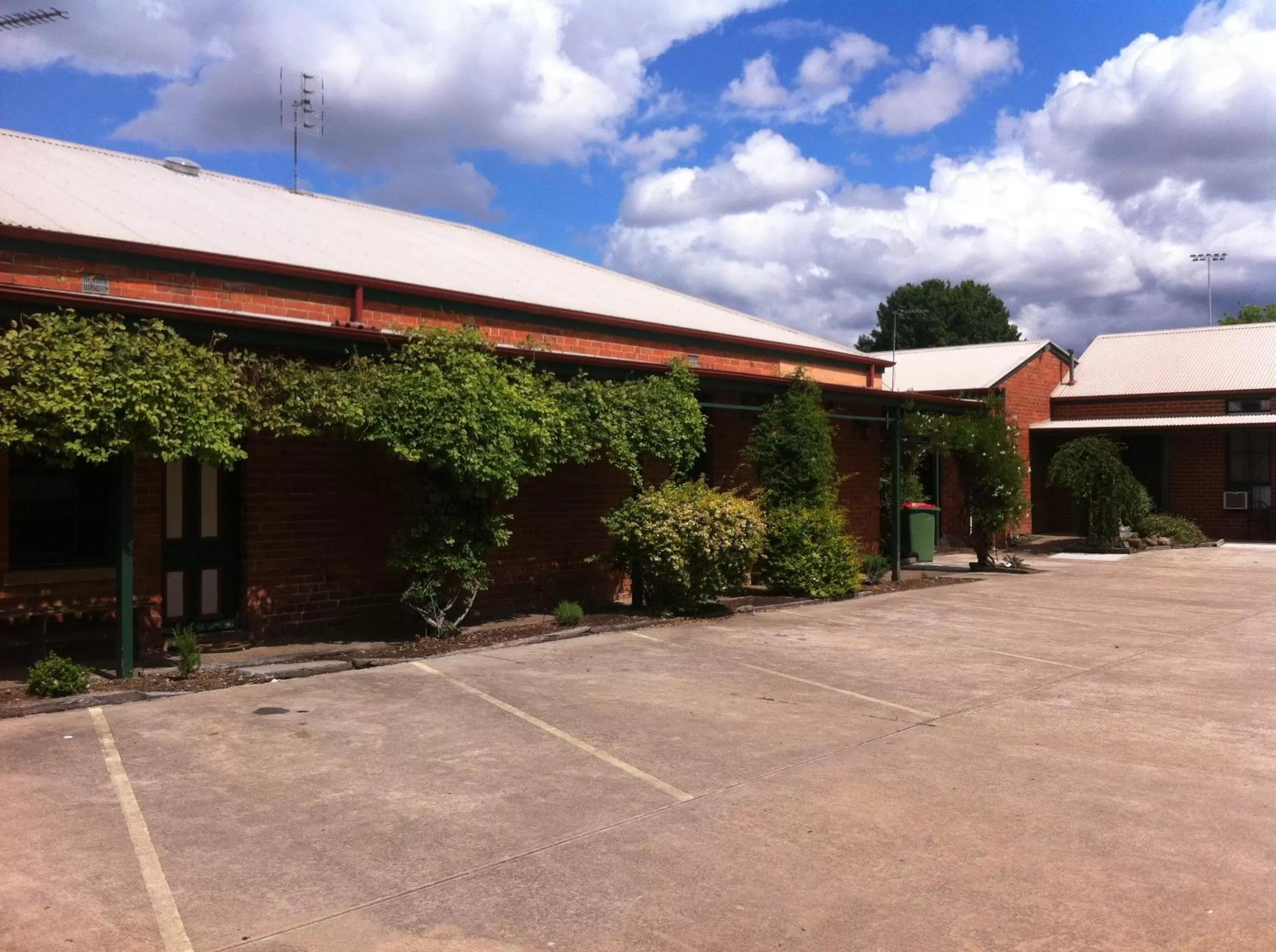 Property building in Mansfield Travellers Lodge