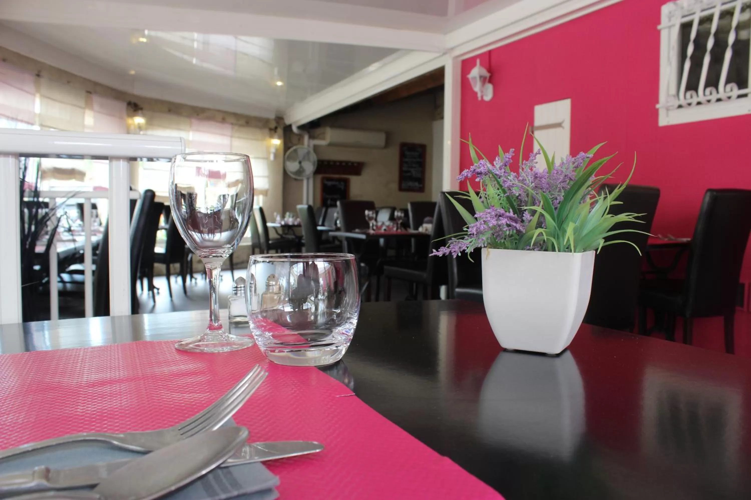 Restaurant/places to eat in Hotel Saint Germain