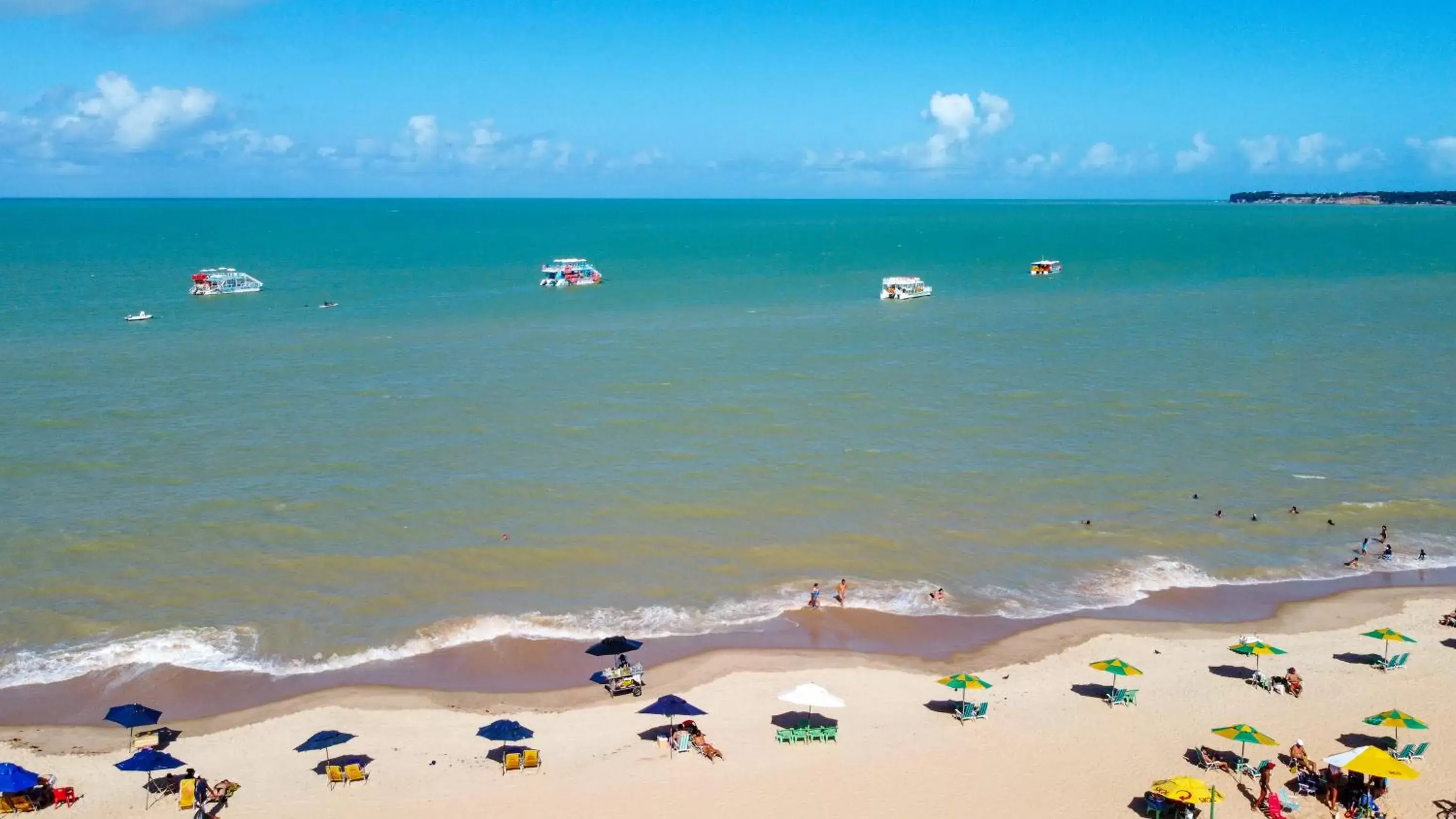 Beach in Nobile Suítes Tambaú