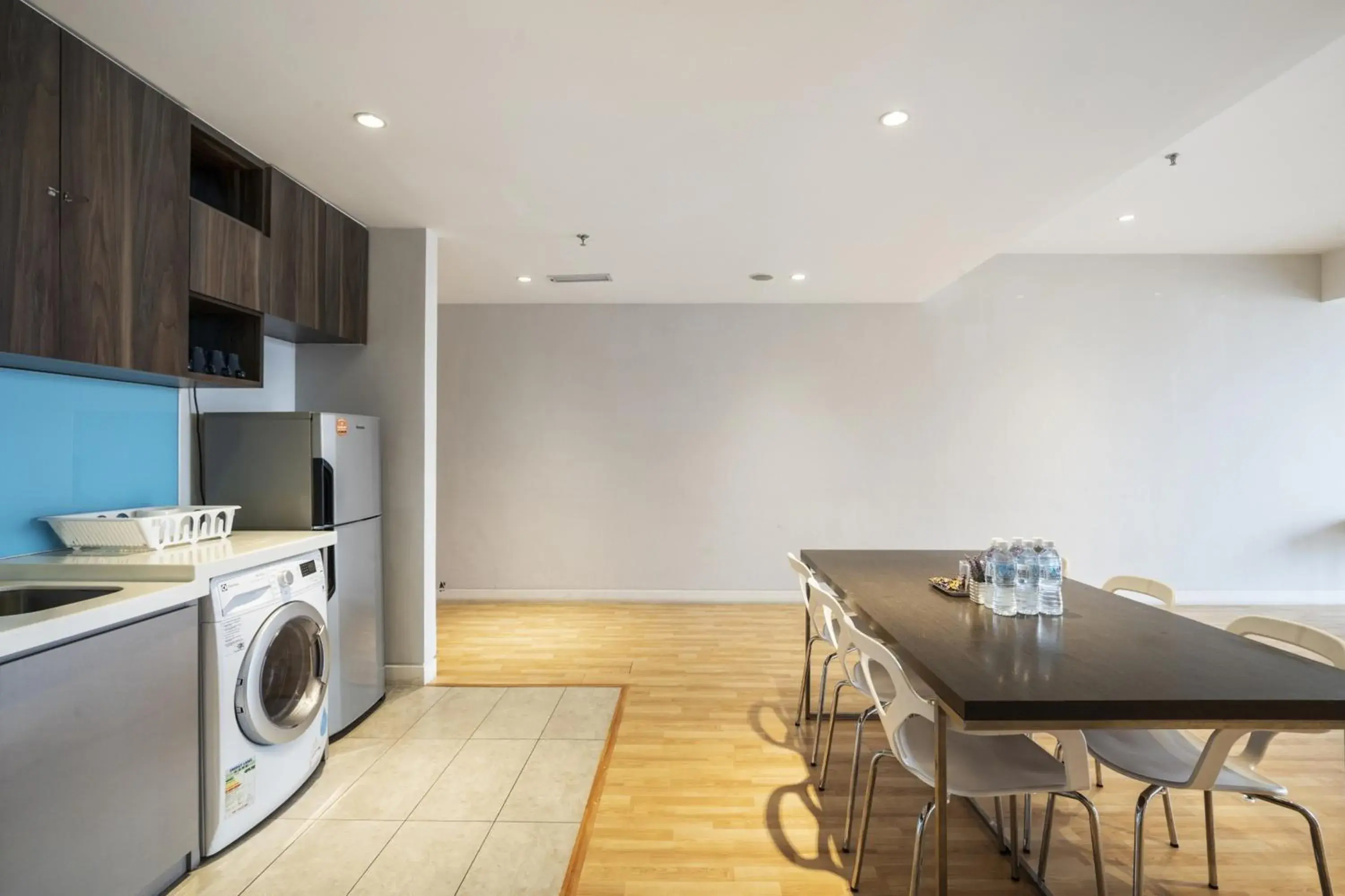 Dining area, Kitchen/Kitchenette in Greystone Haus D Majestic Place