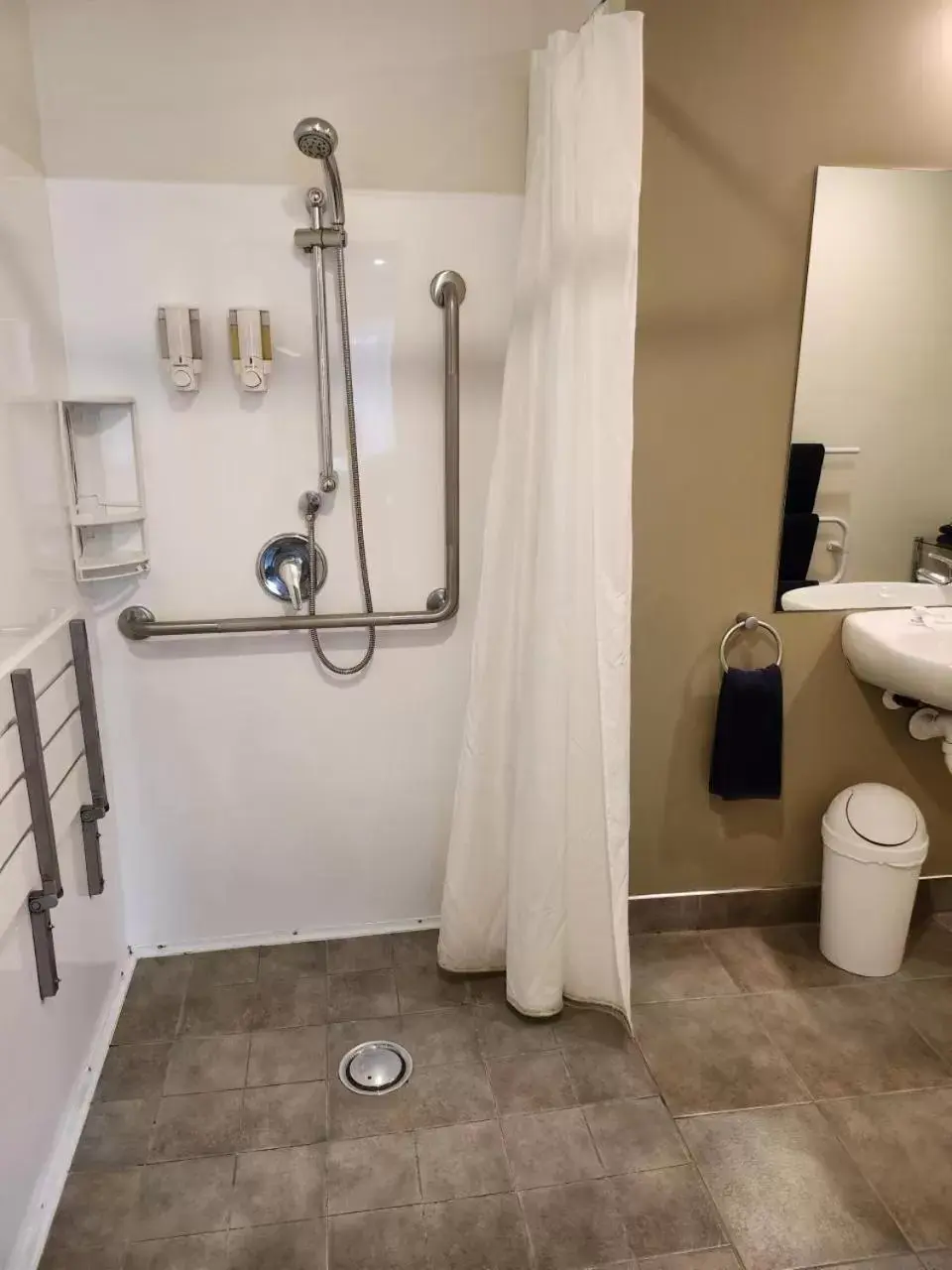 Shower, Bathroom in Landmark Manor