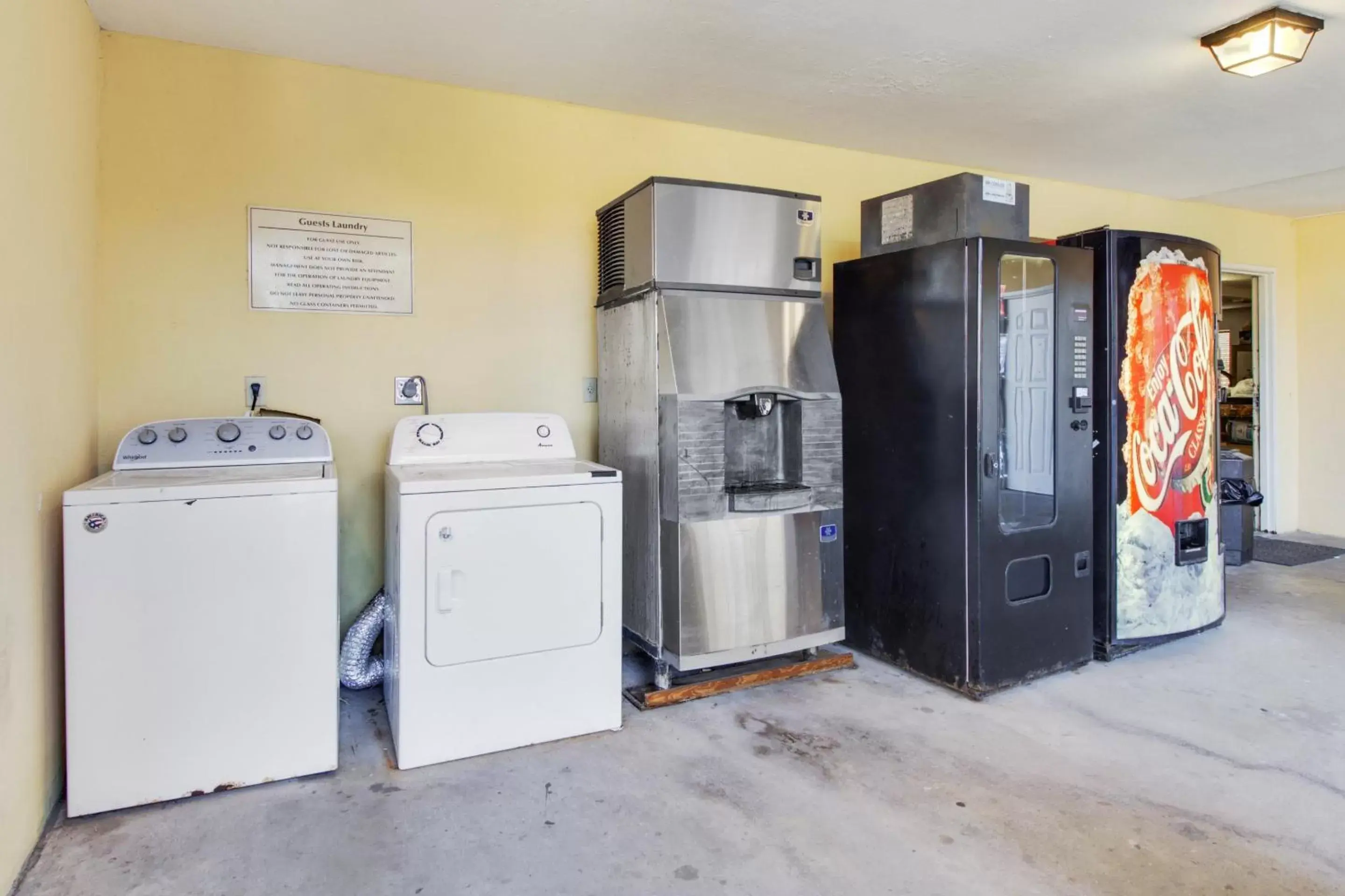 Area and facilities, Kitchen/Kitchenette in OYO Hotel Ingleside TX