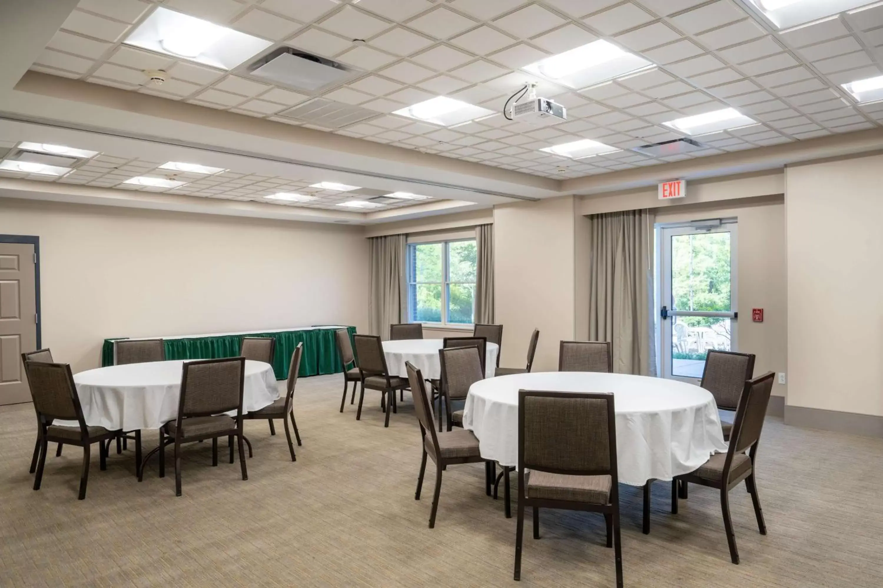 Meeting/conference room, Restaurant/Places to Eat in Country Inn & Suites by Radisson, State College (Penn State Area), PA