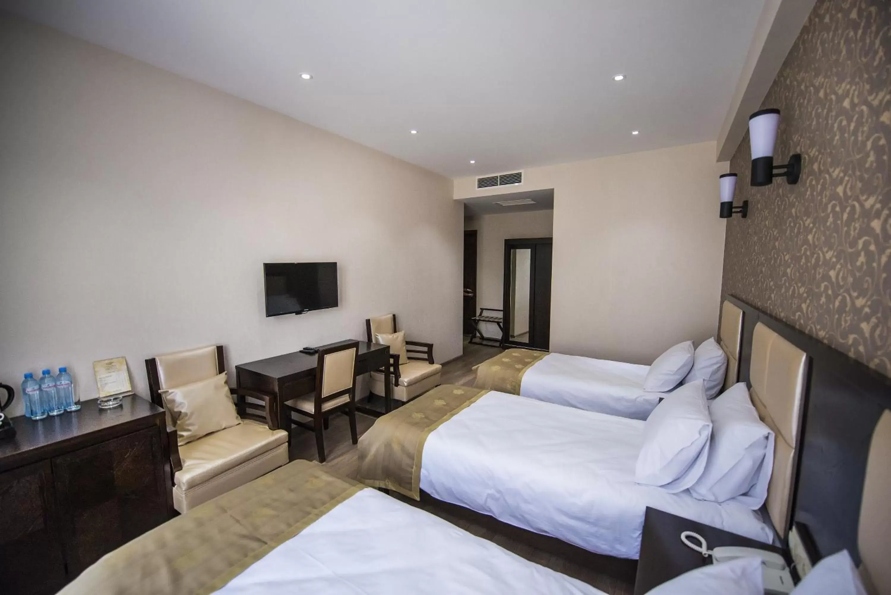 Photo of the whole room, Bed in Tbilisi Inn Photo of the whole room, Bed in Tbilisi Inn