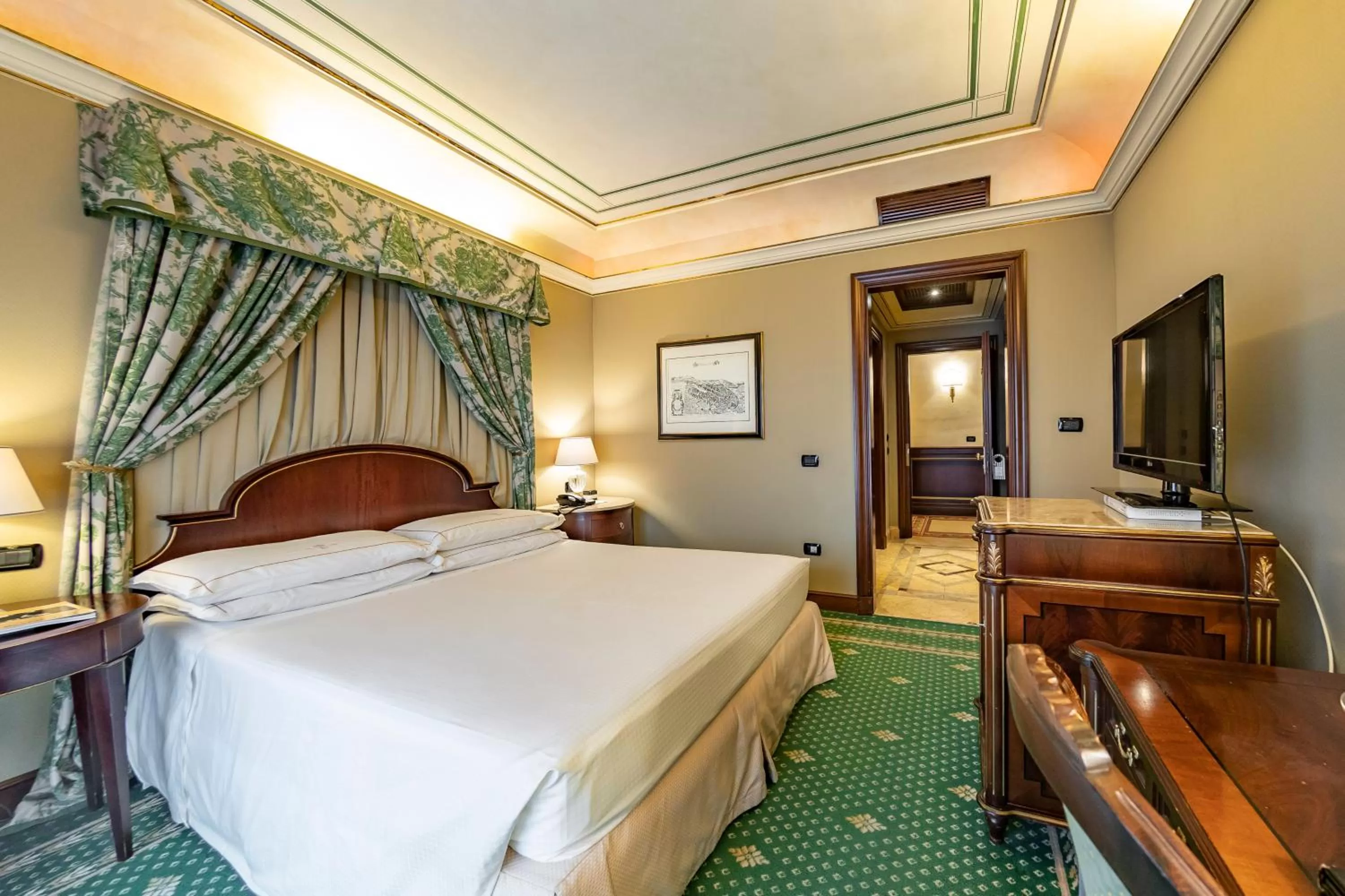 Photo of the whole room, Bed in River Chateau Hotel