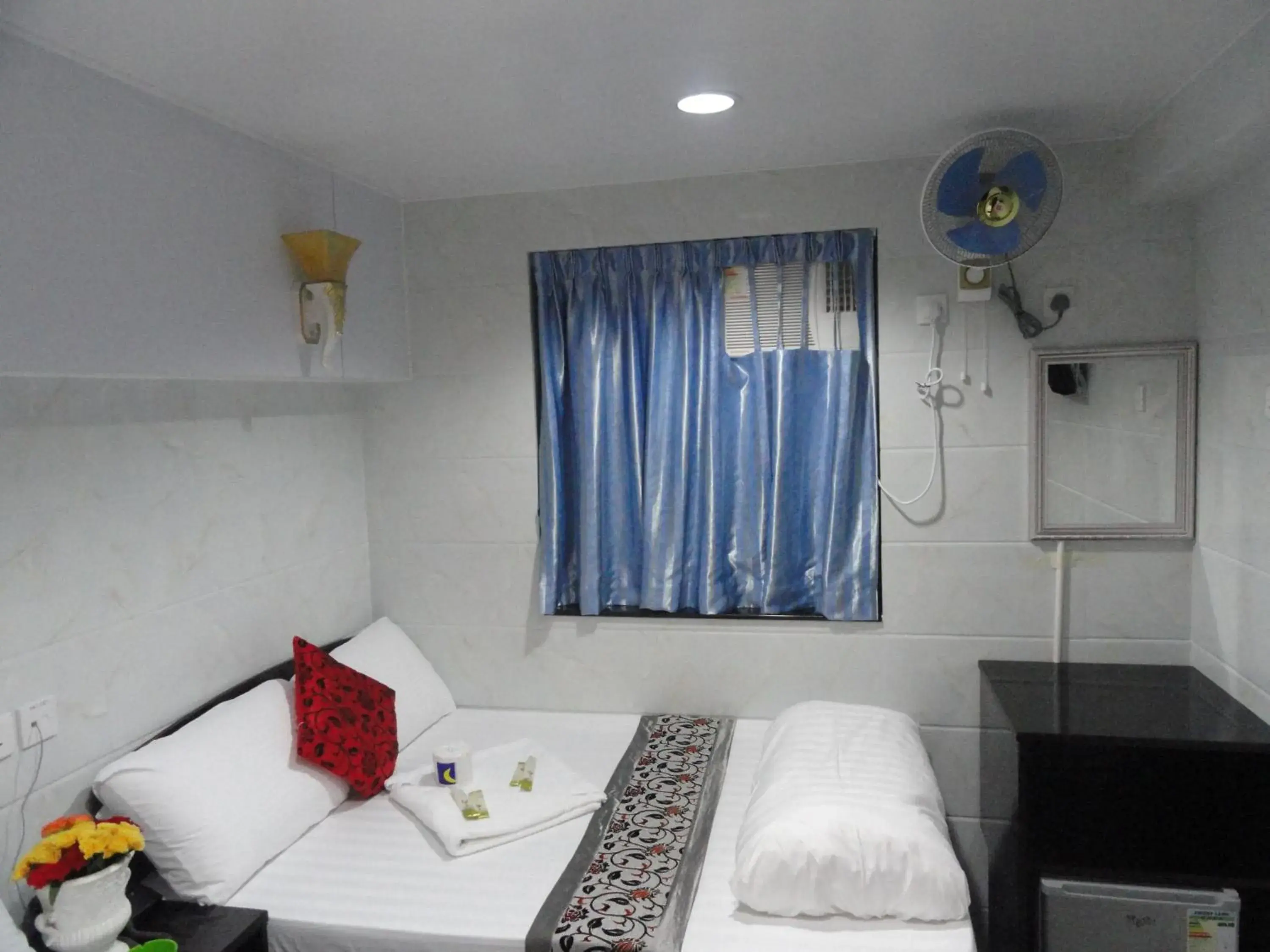 Night, Bed in Dhillon Guest House