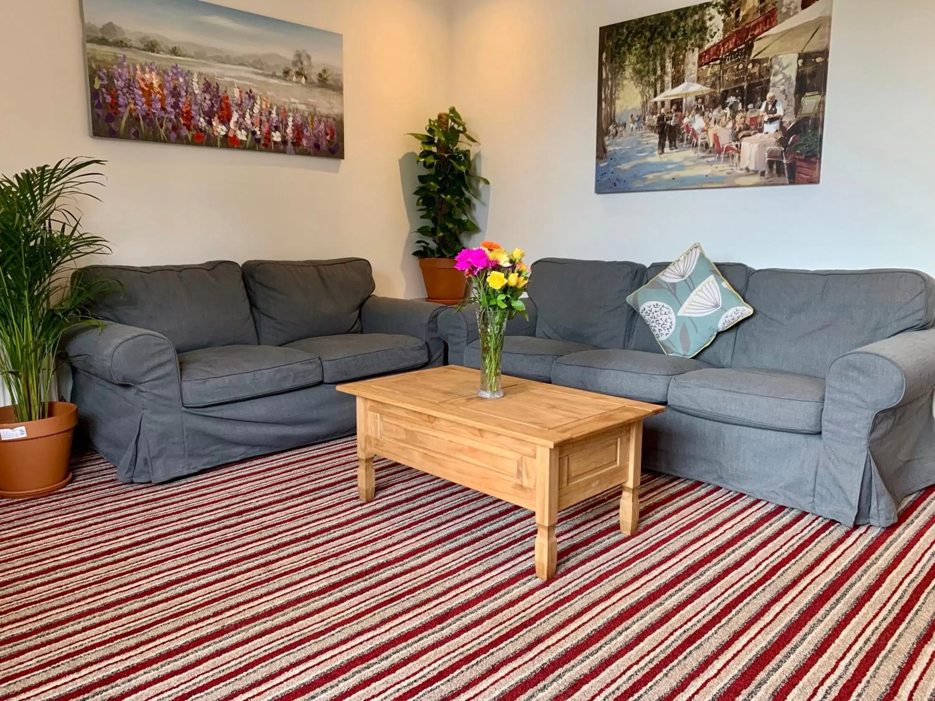 Living room, Seating Area in TheWaterfrontLodges