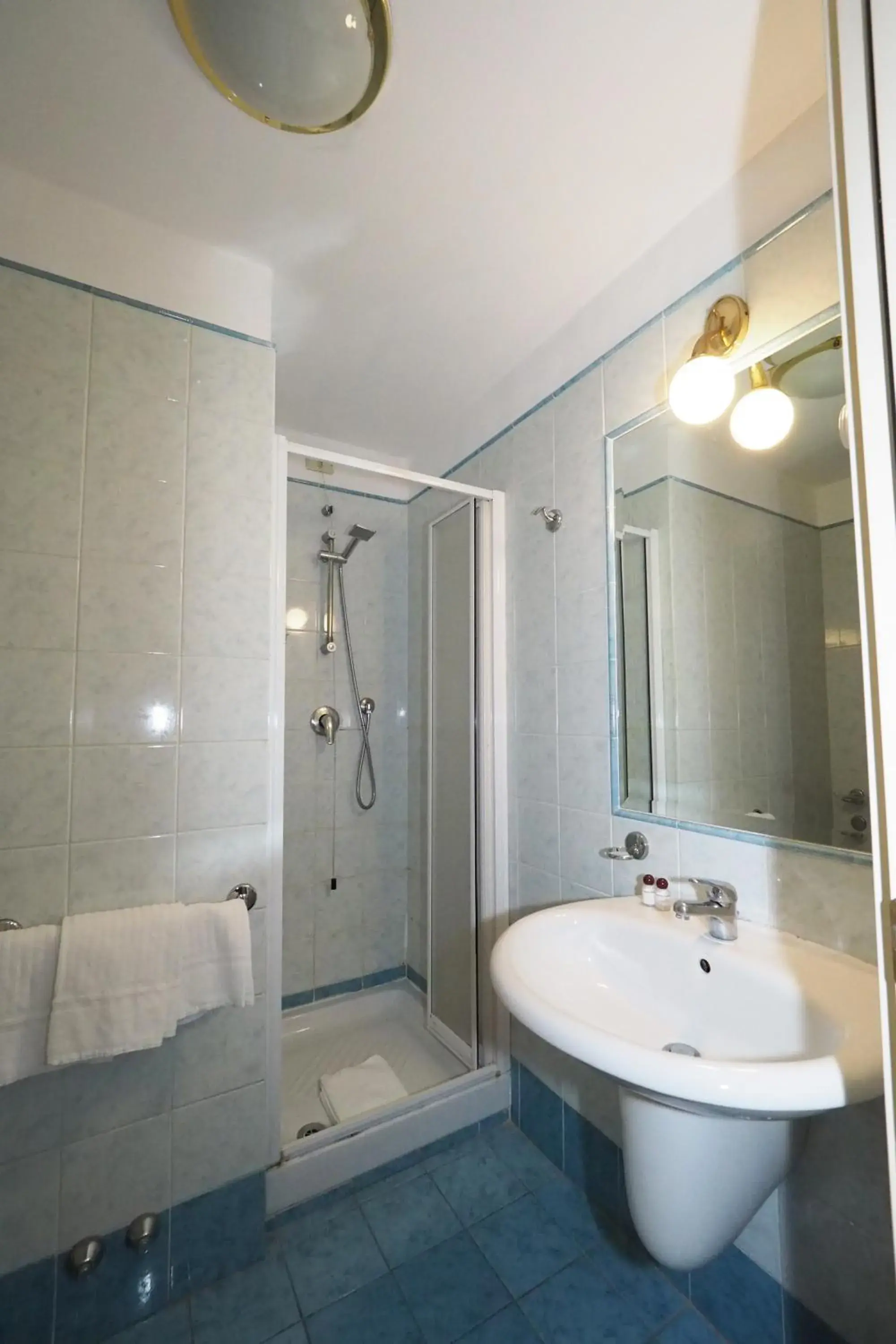 Shower, Bathroom in Hotel Laura