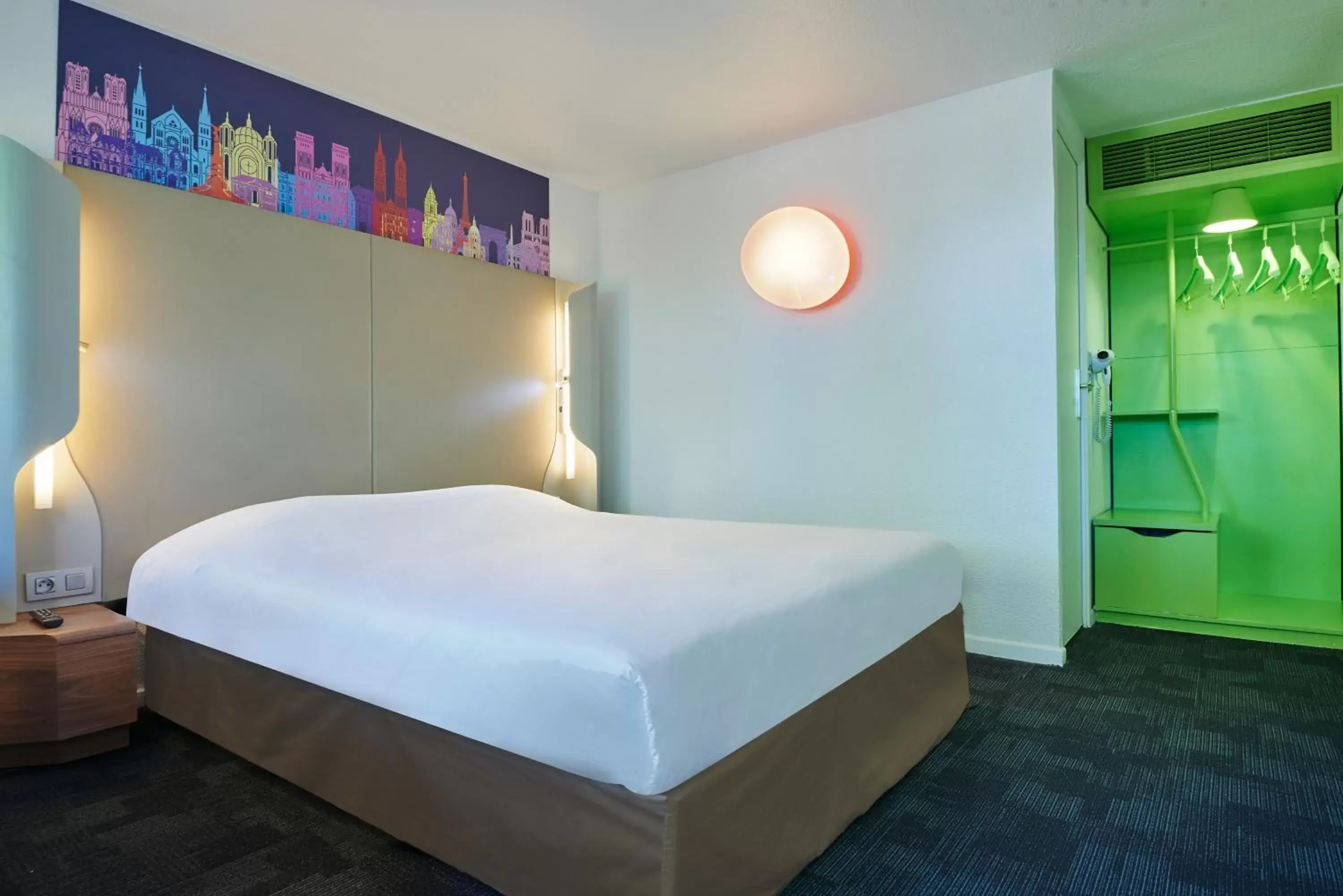 Bedroom, Bed in Kyriad Brie-Comte-Robert Bedroom, Bed in Kyriad Brie-Comte-Robert