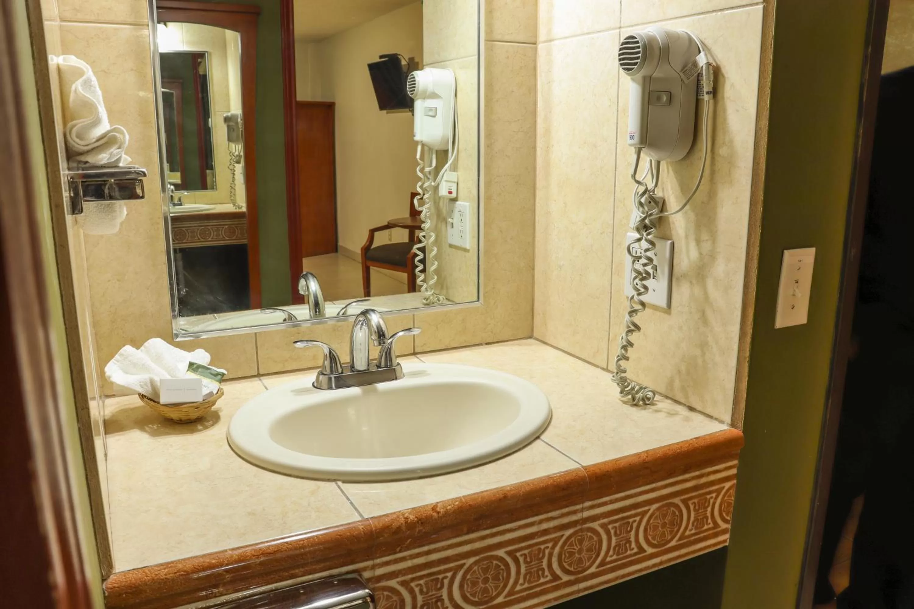 Bathroom in Baja Inn Hoteles La Mesa