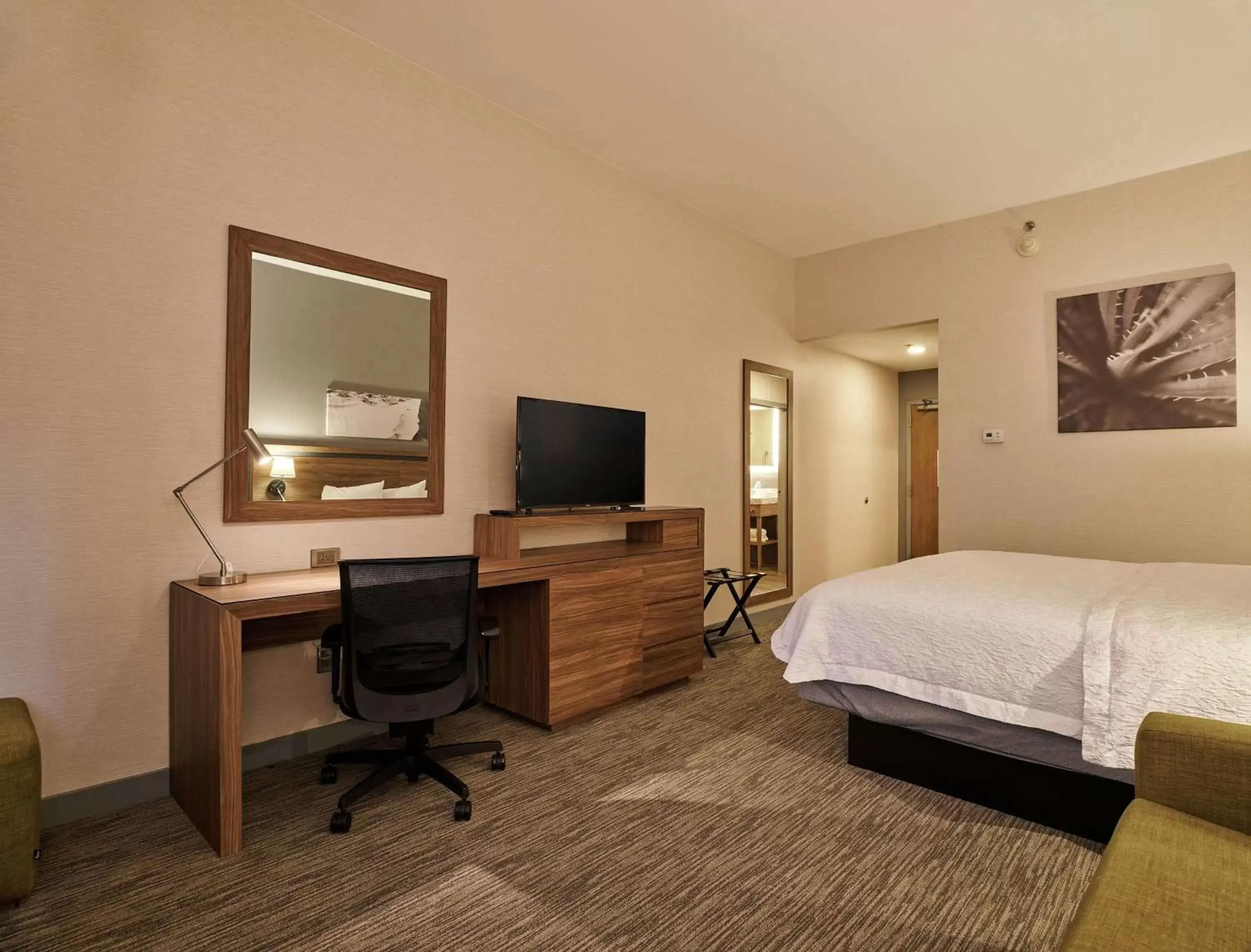 Bedroom, Bed in Hampton Inn Ciudad Juarez Bedroom, Bed in Hampton Inn Ciudad Juarez