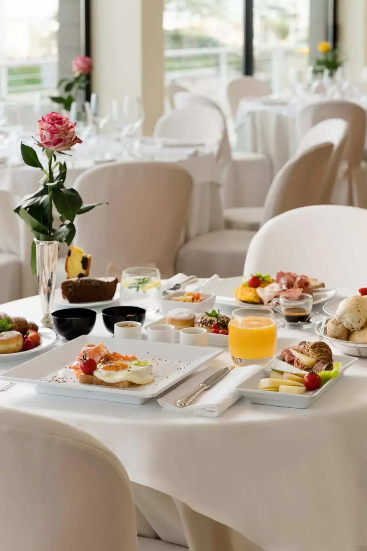 Buffet breakfast in National Hotel