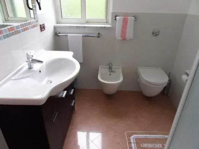 Bathroom in Hotel Villa Archirafi