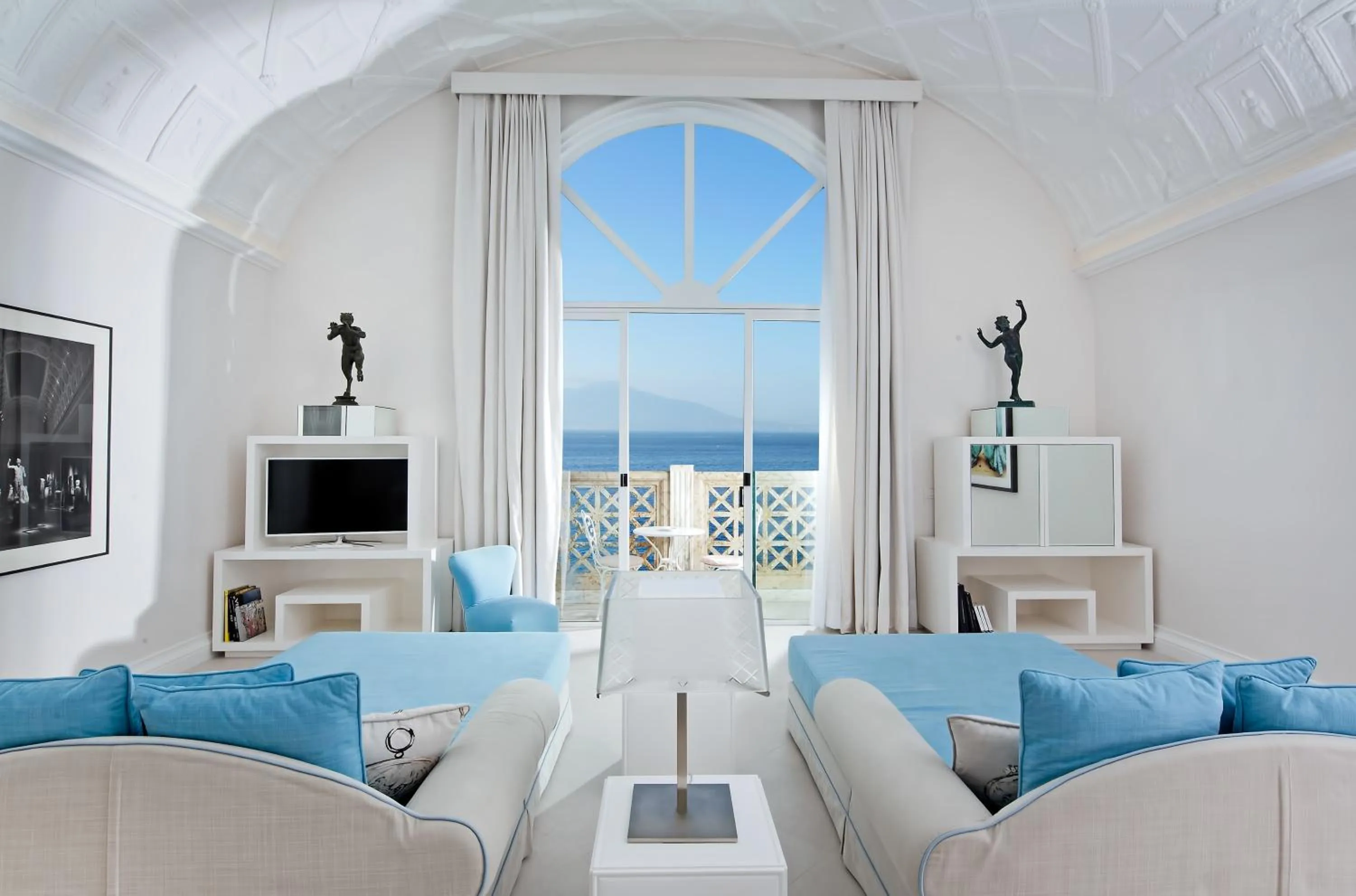 Two-Bedroom Suite in Bellevue Syrene