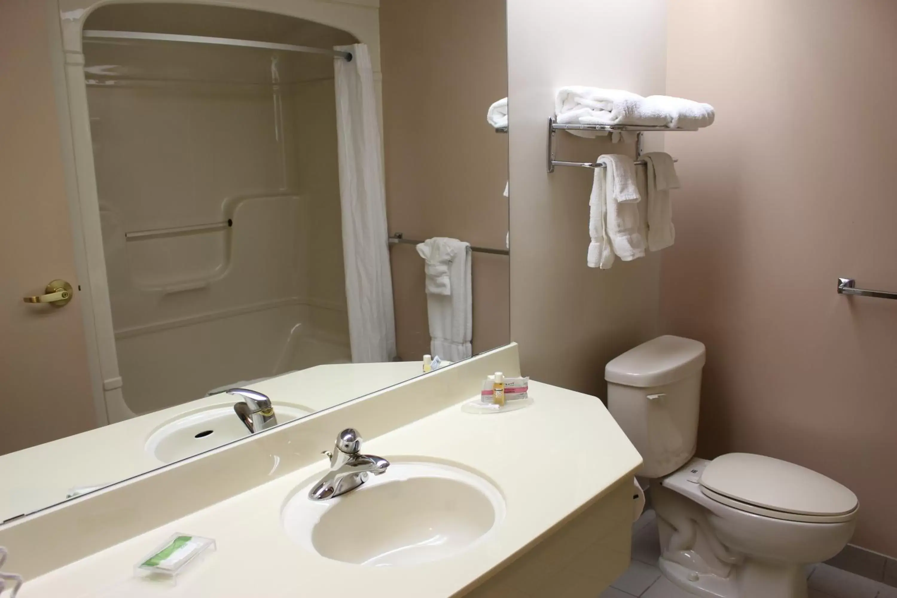 Bathroom in Coastal Inn Halifax - Bayers Lake