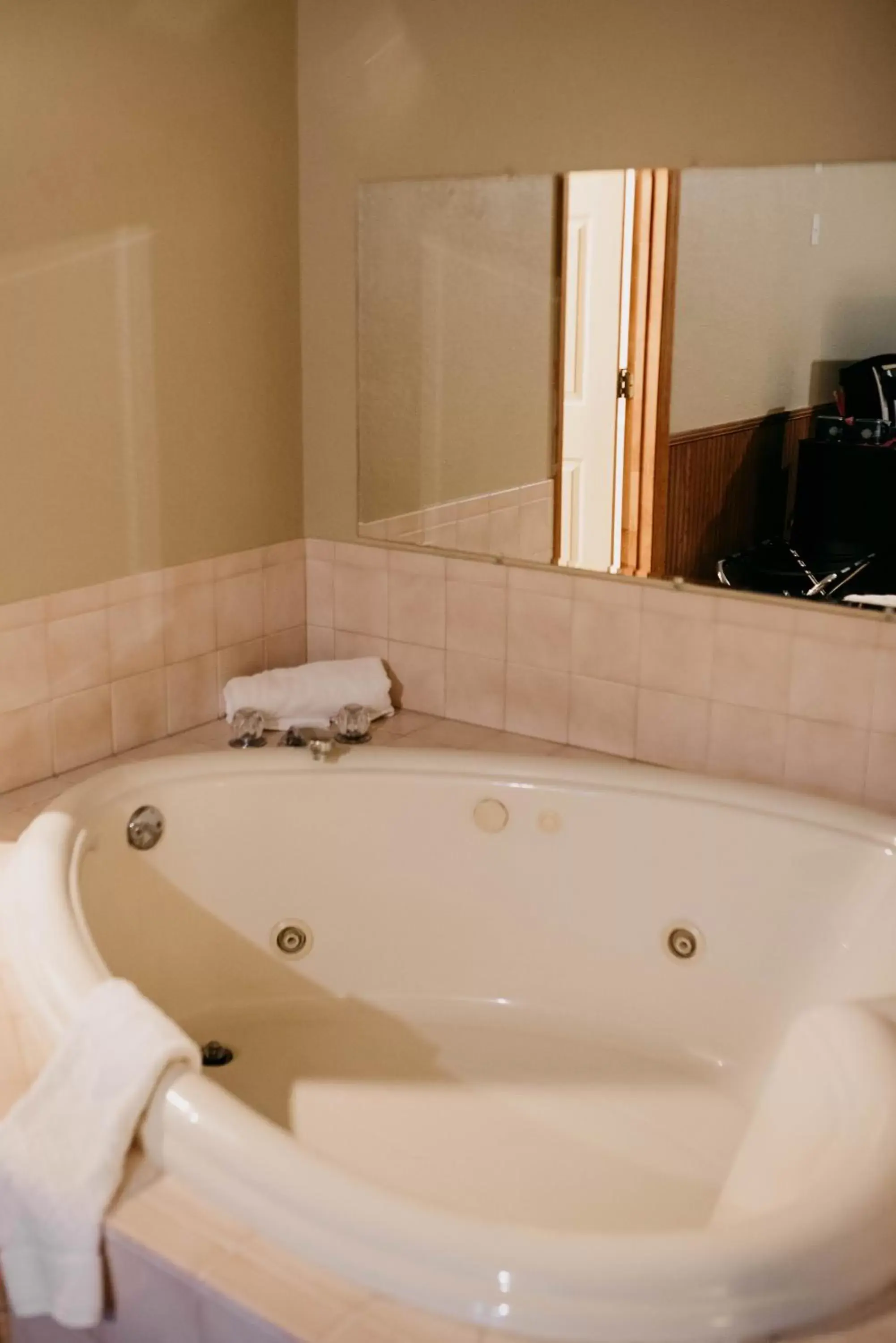 Bath, Bathroom in Sylvan Valley Lodge and Cellars