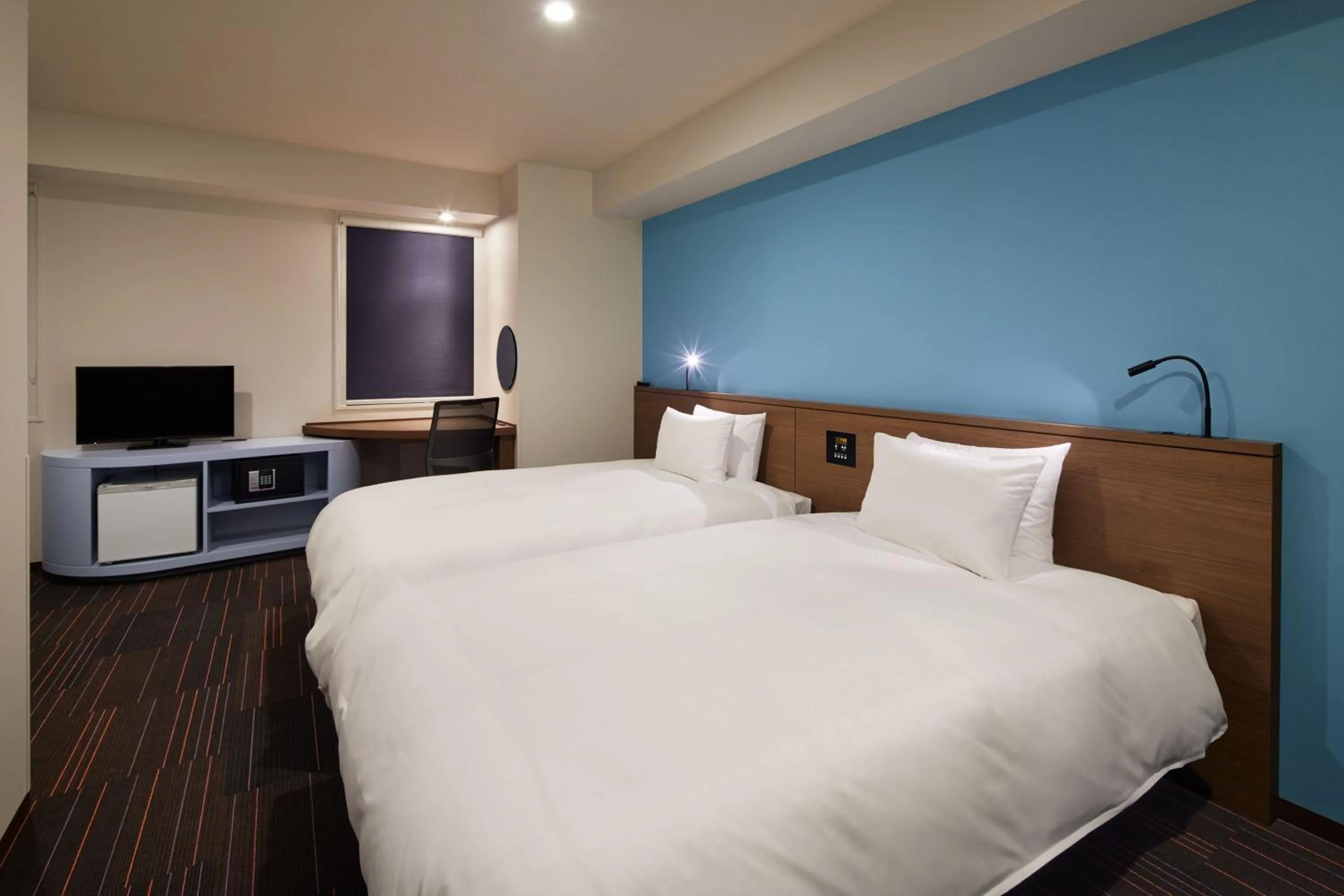 Photo of the whole room, Bed in the b shimbashi