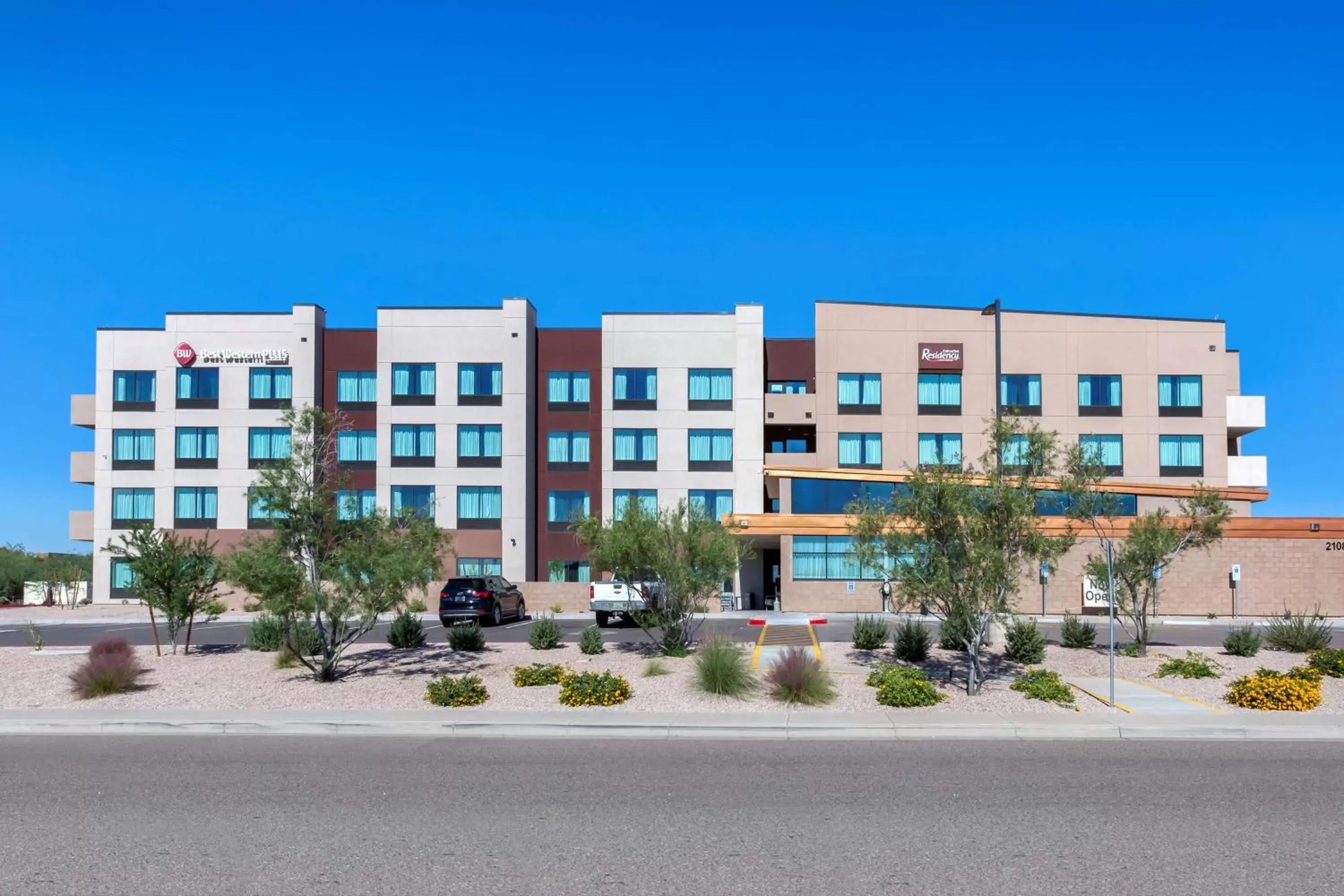 Property Building in Best Western Plus Executive Residency Phoenix North Happy Valley